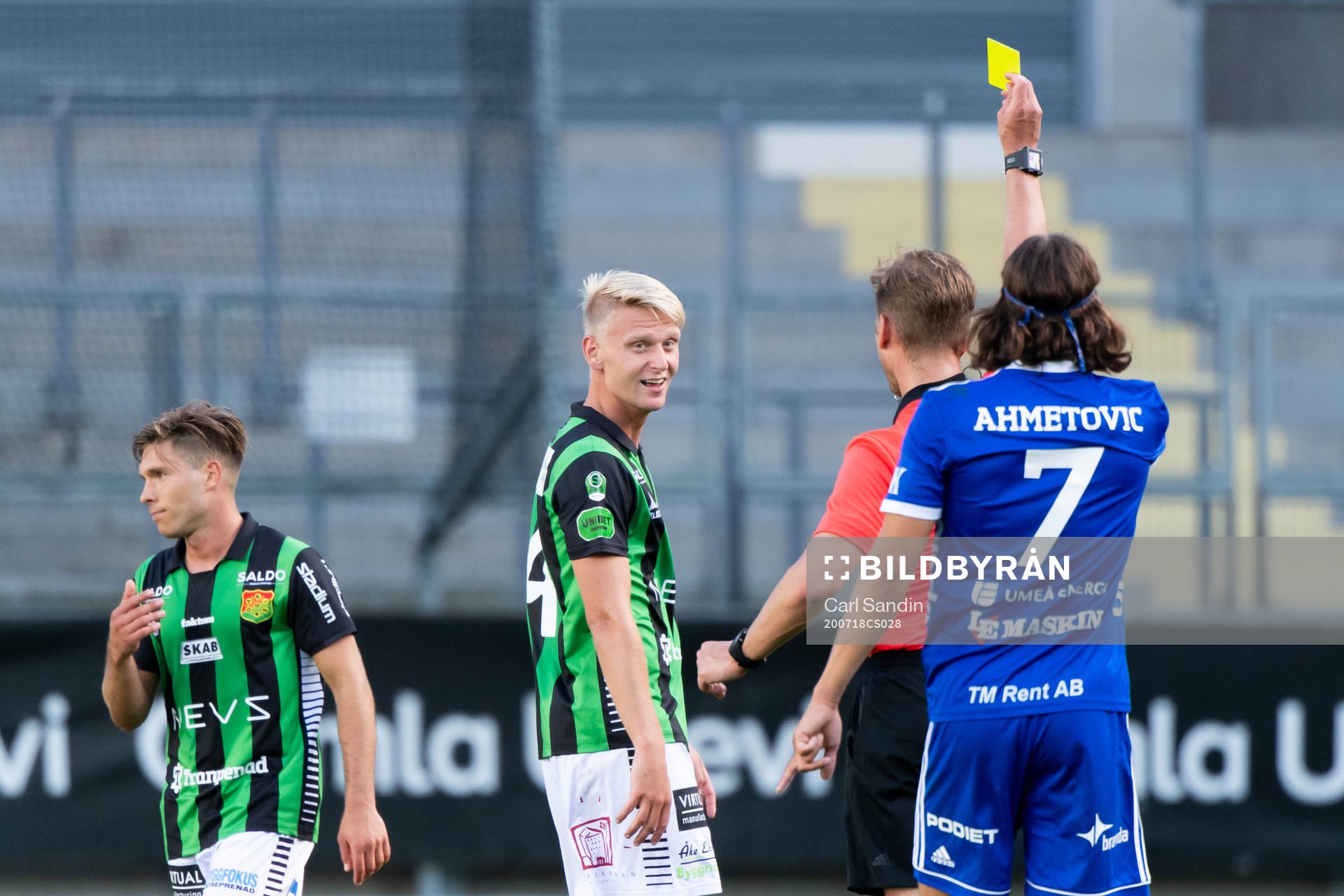 GAIS Joackim Åberg får sitt andra gula kort