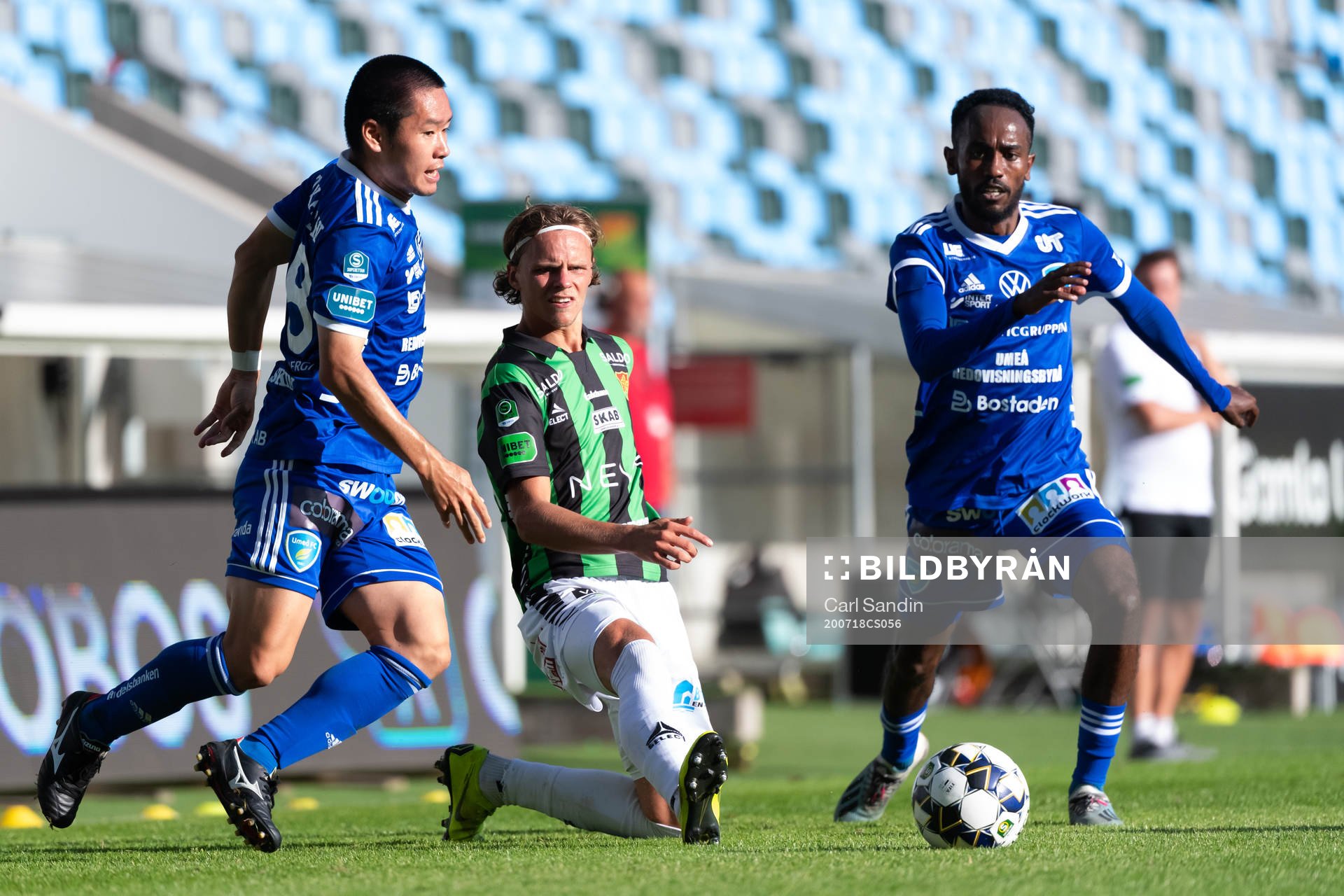 Umeås Soya Takahashi och Beneyam Demte försvarar mot GAIS