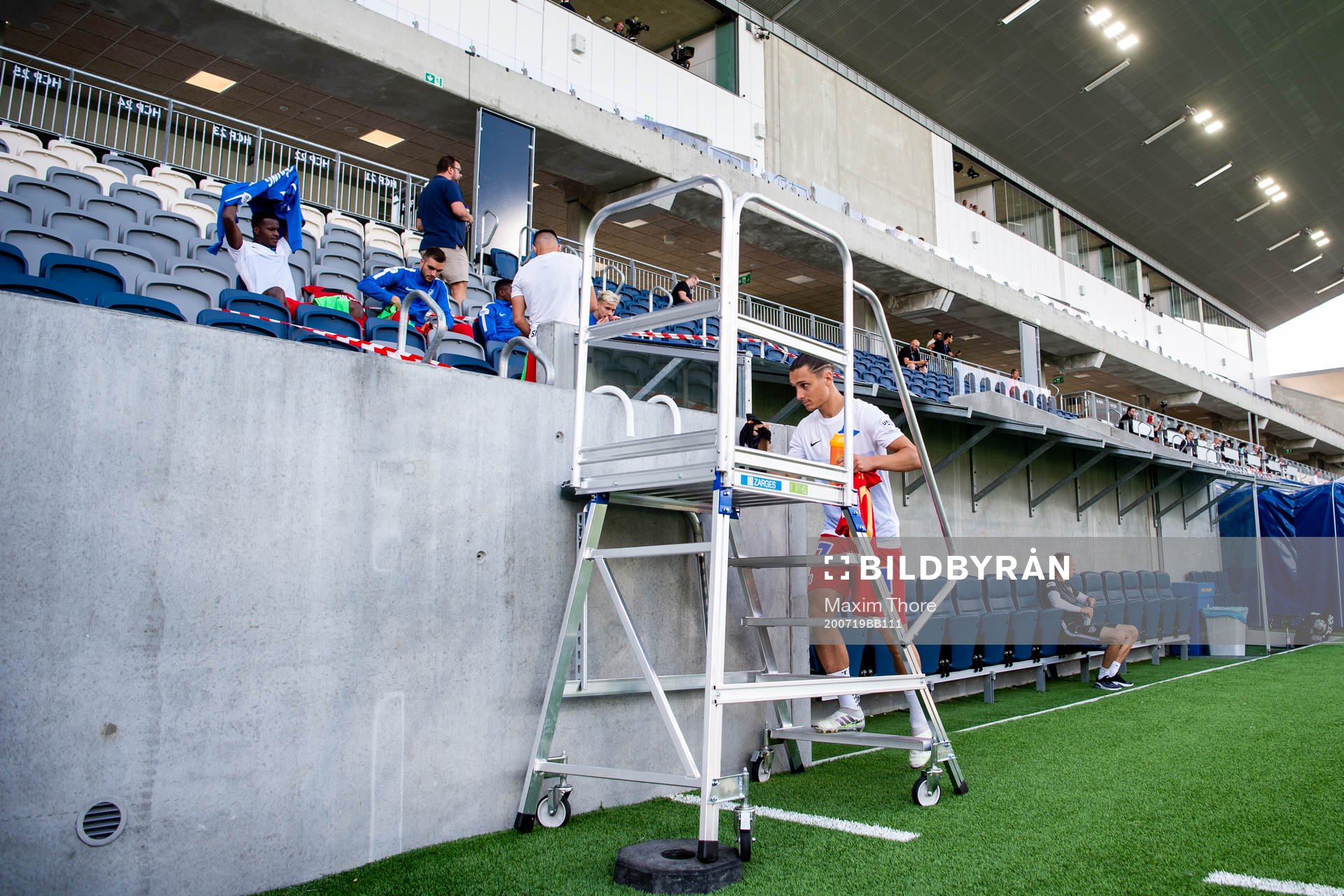 IFK Norrköpings Jonathan Levi sätter sig på läktaren