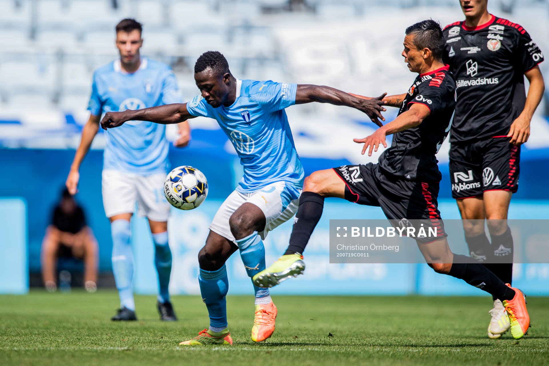 Malmö FFs Bonke Innocent och Kalmars Romario Pereira Sipiao
