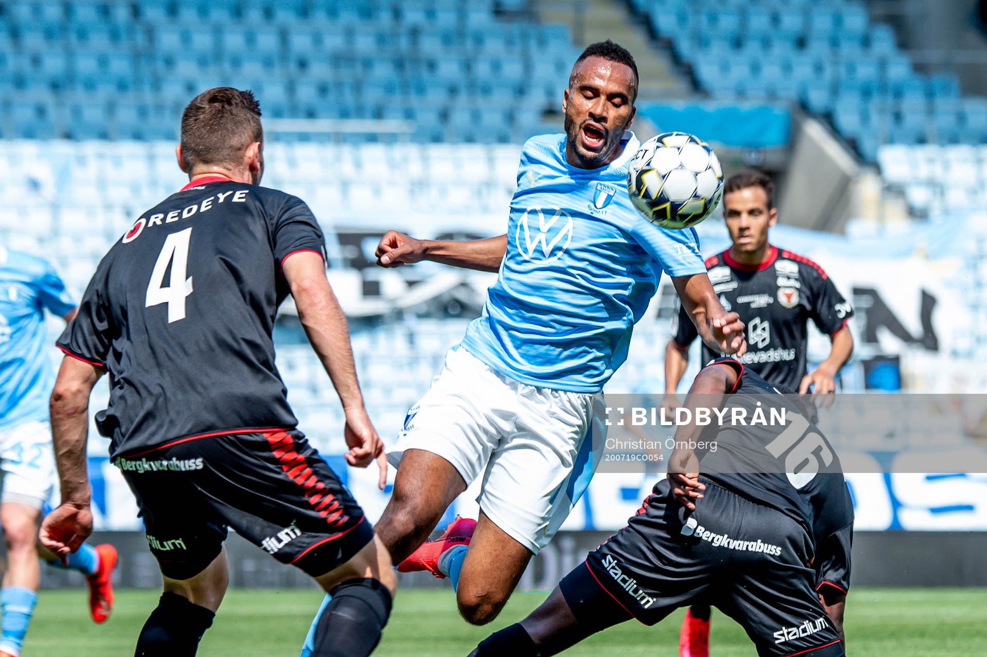 Malmö FFs Isaac Kiese Thelin mot Kalmars Fidan Aliti och