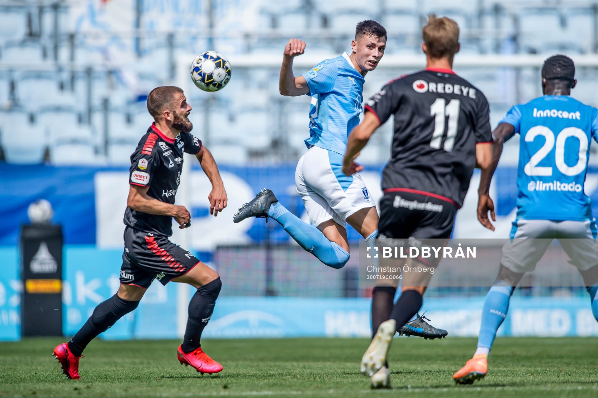 Malmö FFs Anel Ahmedhodzic och Bonke Innocent mot Kalmars