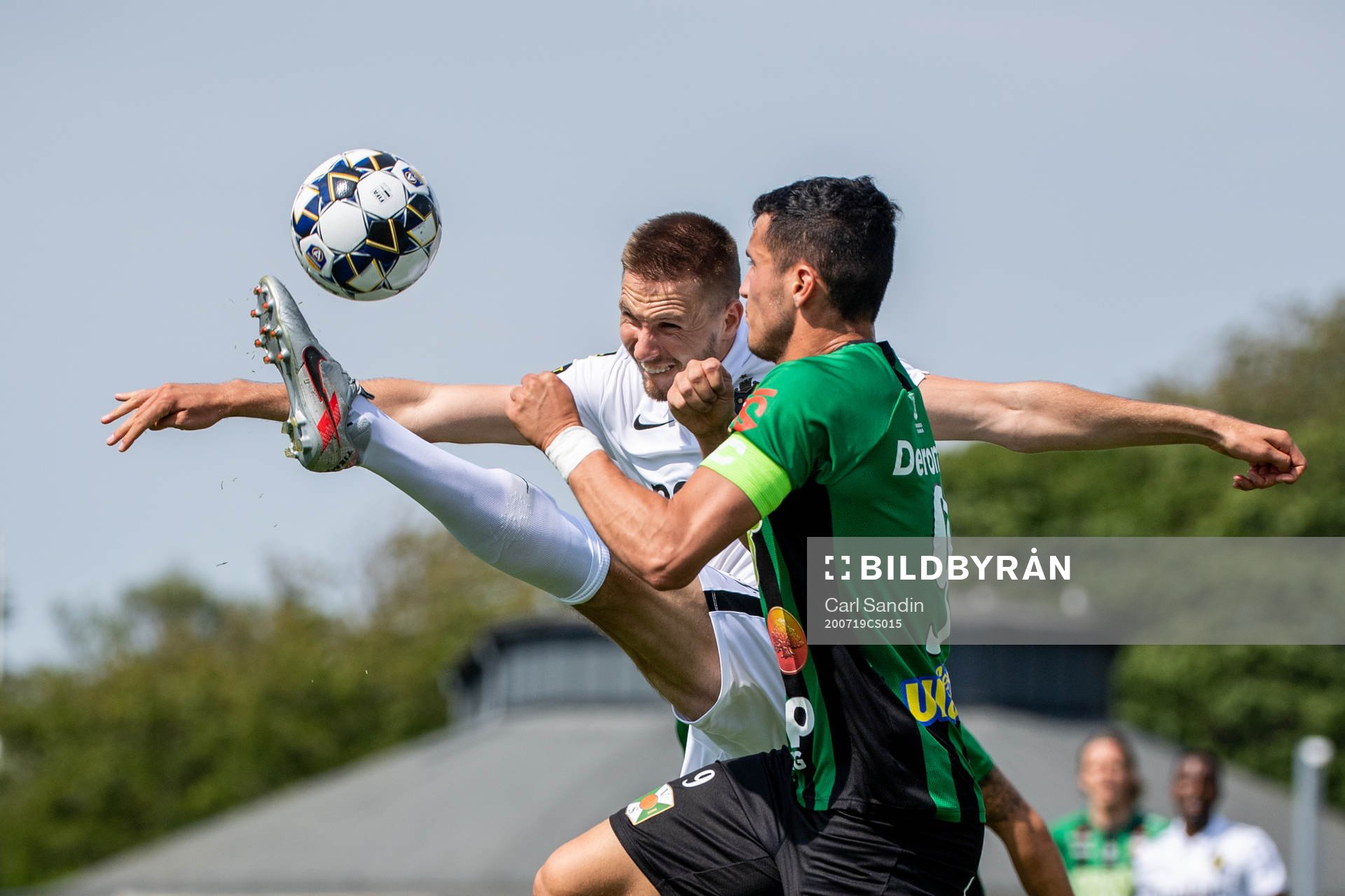 s Karol Mets och Varbergs Astrit Selmani