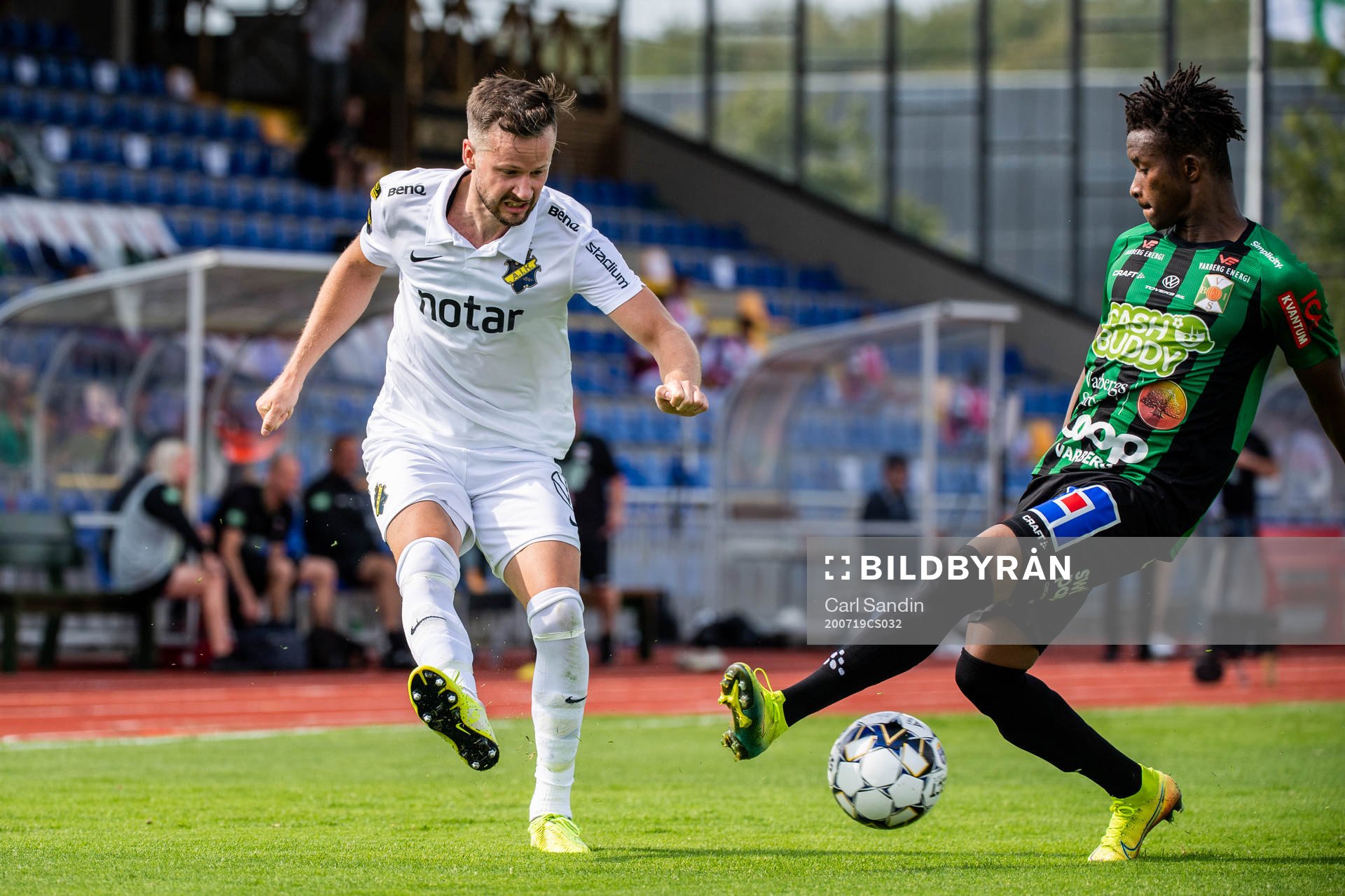 s Robert Lundström och Varbergs Adama Fofana