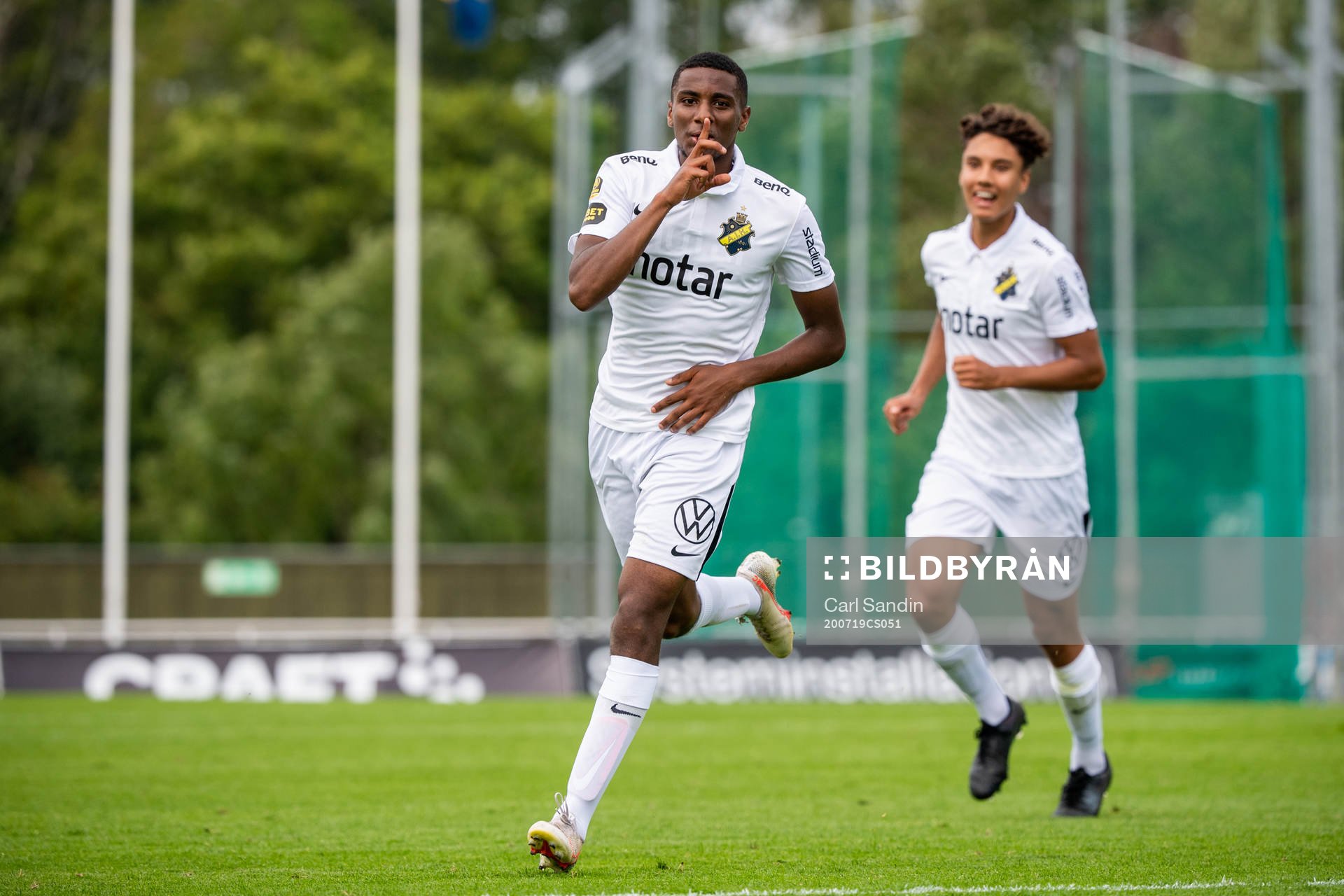 AIK:s Paulos Abraham jublar efter 1-2 under fotbollsmatchen i Allsvenskan mellan Varberg och AIK den 19 juli 2020 i Varberg.