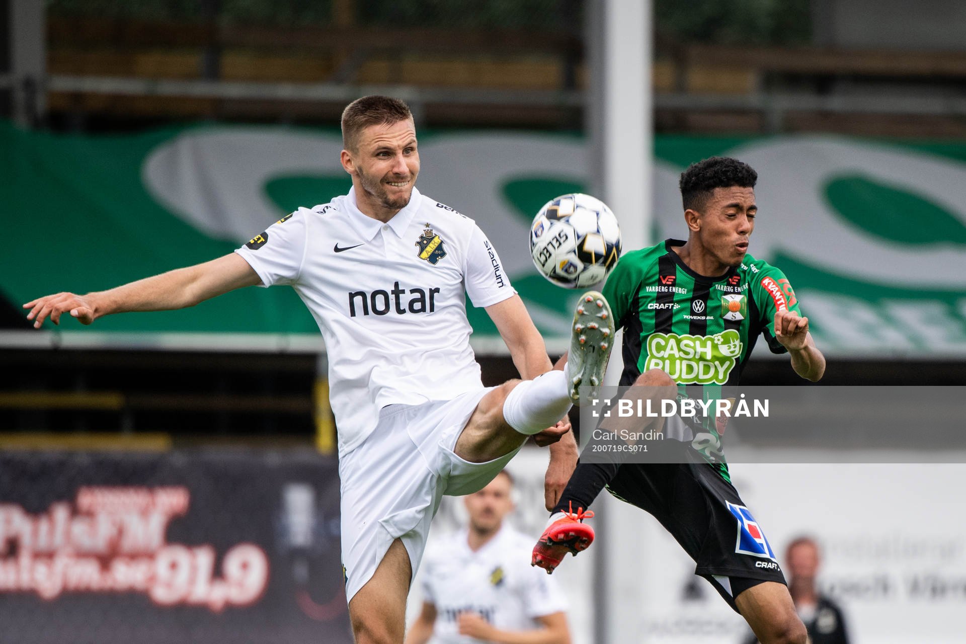 s Karol Mets och Varbergs Tashreeq Matthews