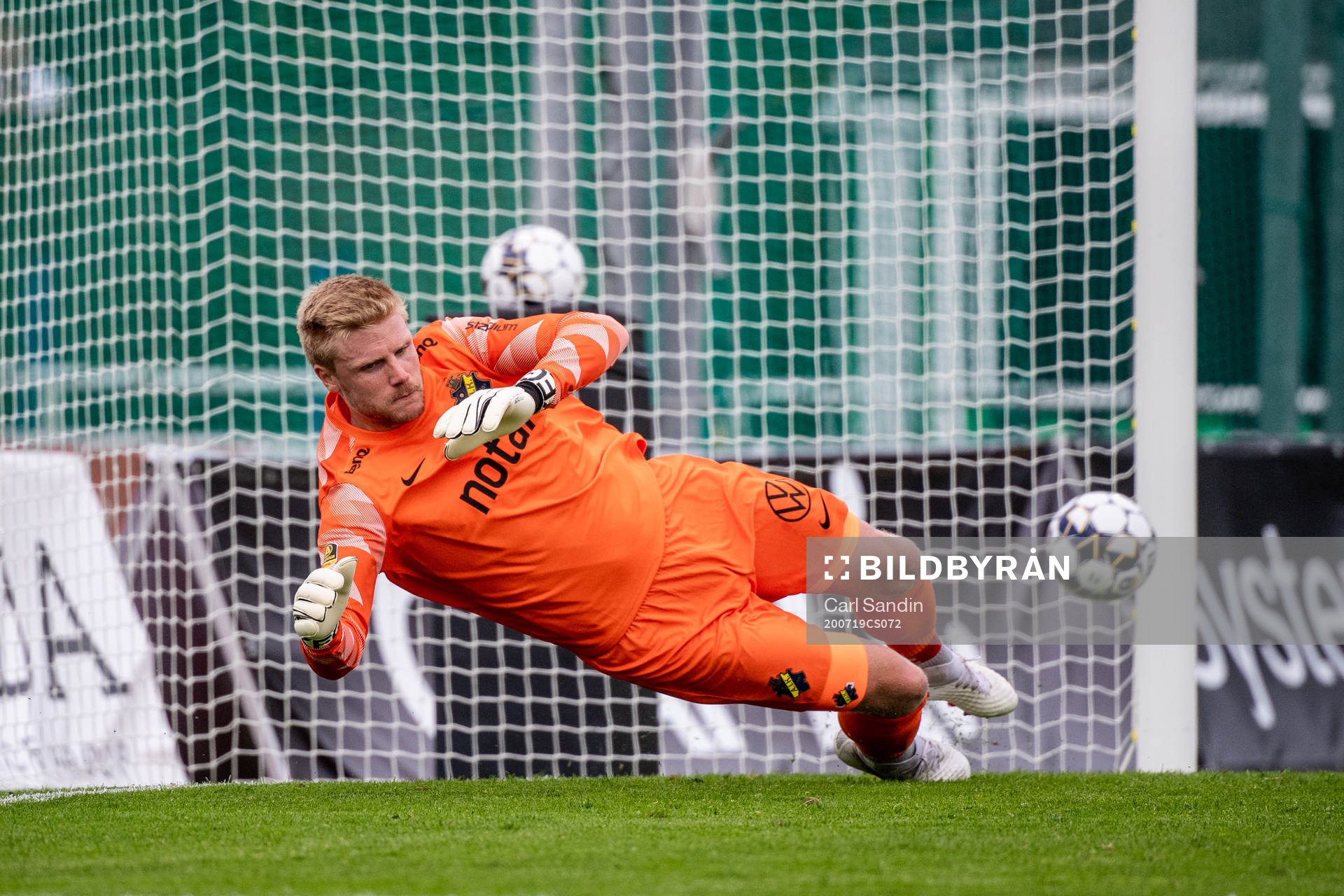 s målvakt Jacob Haugaard släpper in 2-2 på straff av