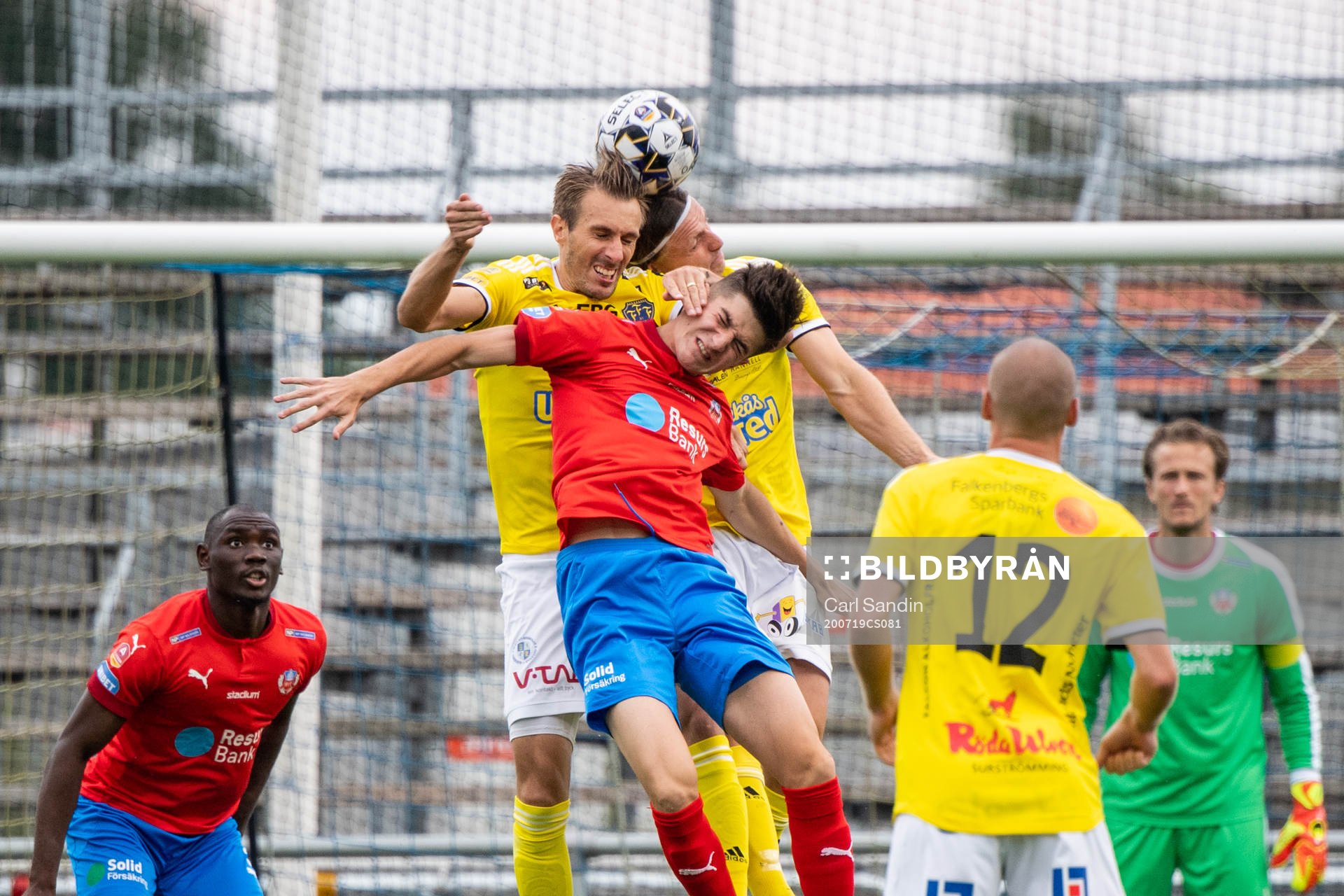 Falkenbergs Tobias Karlsson och Carl Johansson i en