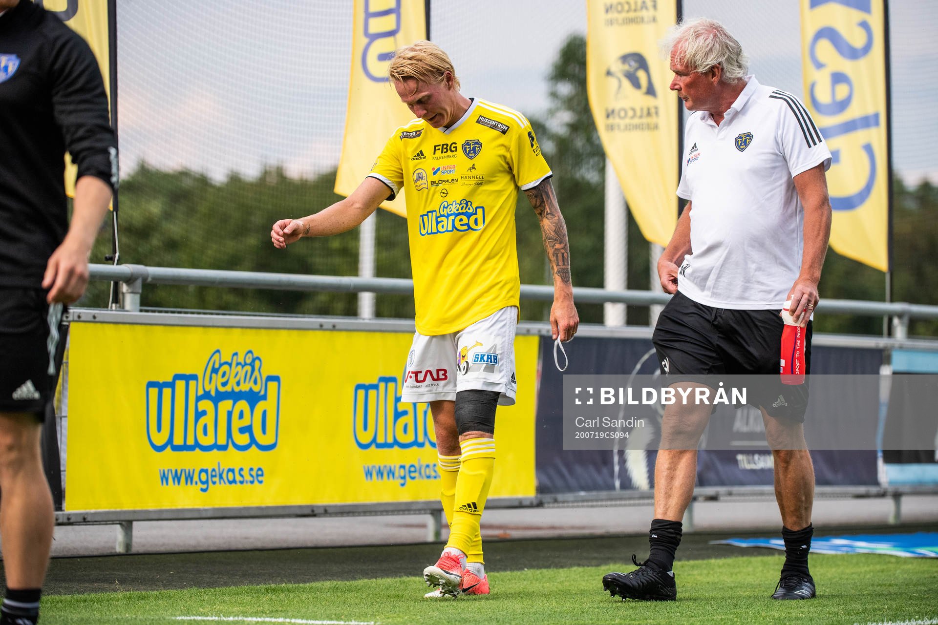 Falkenbergs Jacob Ericsson lämnas planen skadad
