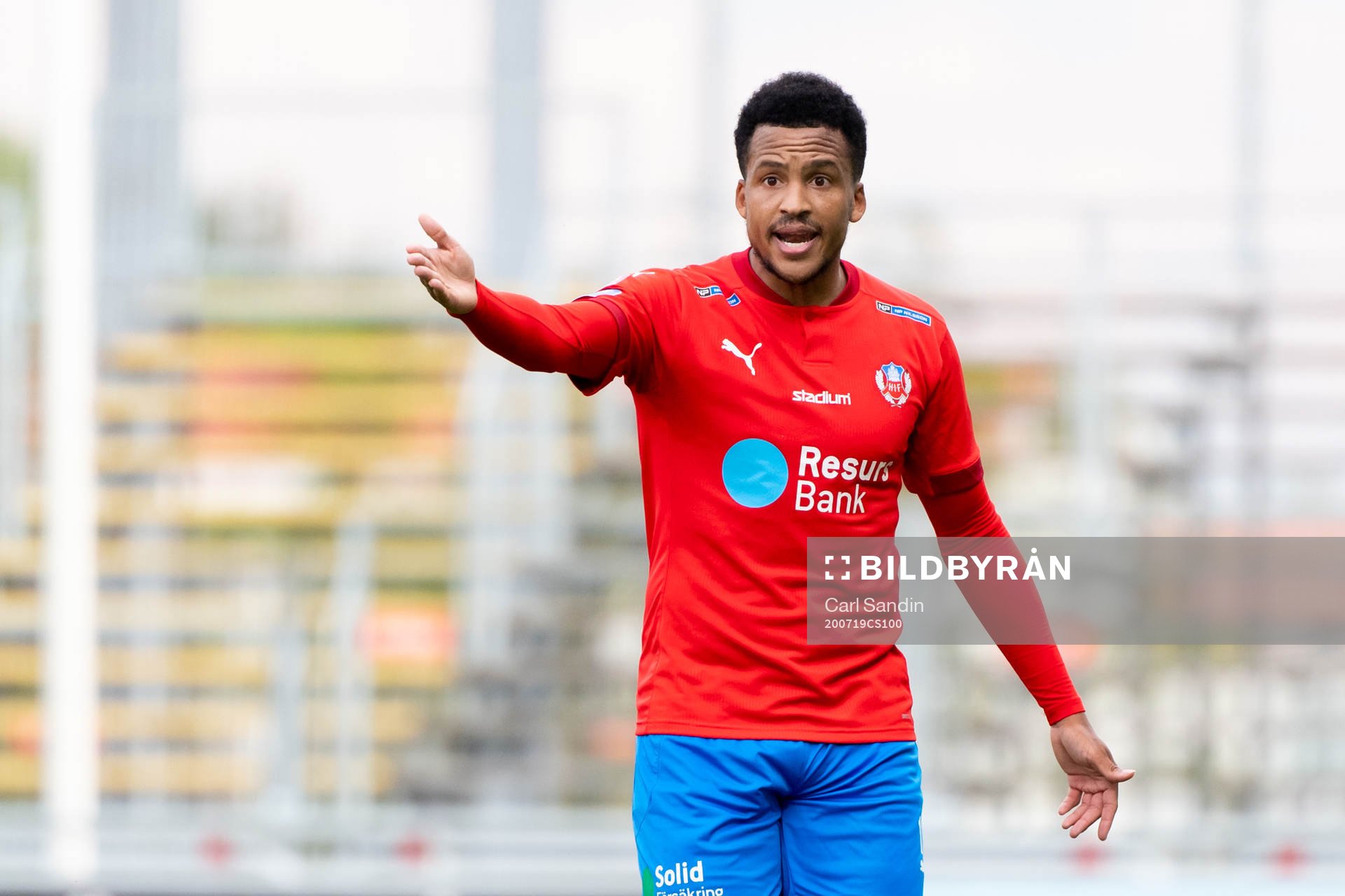 Helsingborgs Martin Olsson reagerar