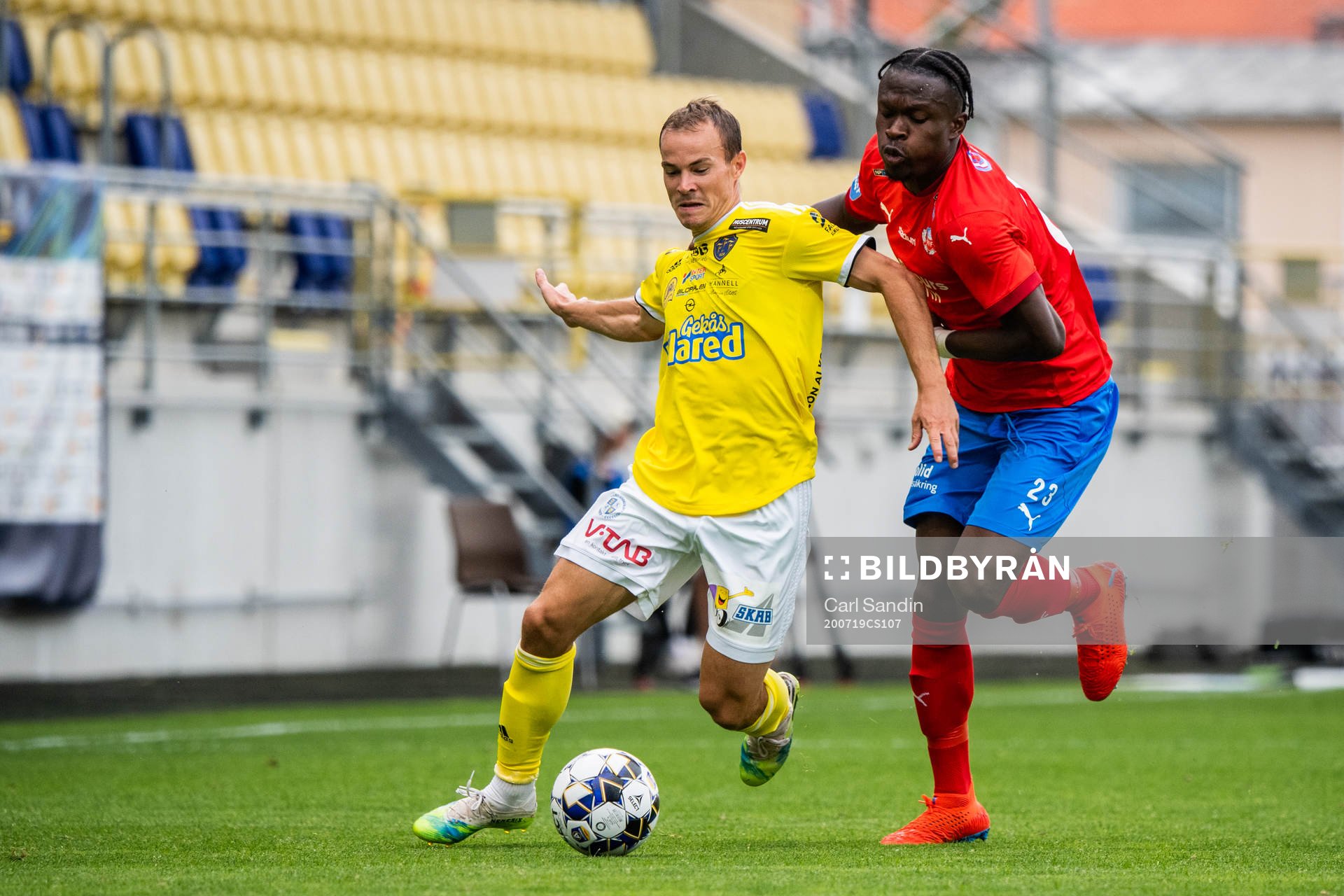 Falkenbergs Anton Wede och Helsingborgs Noel Mbo