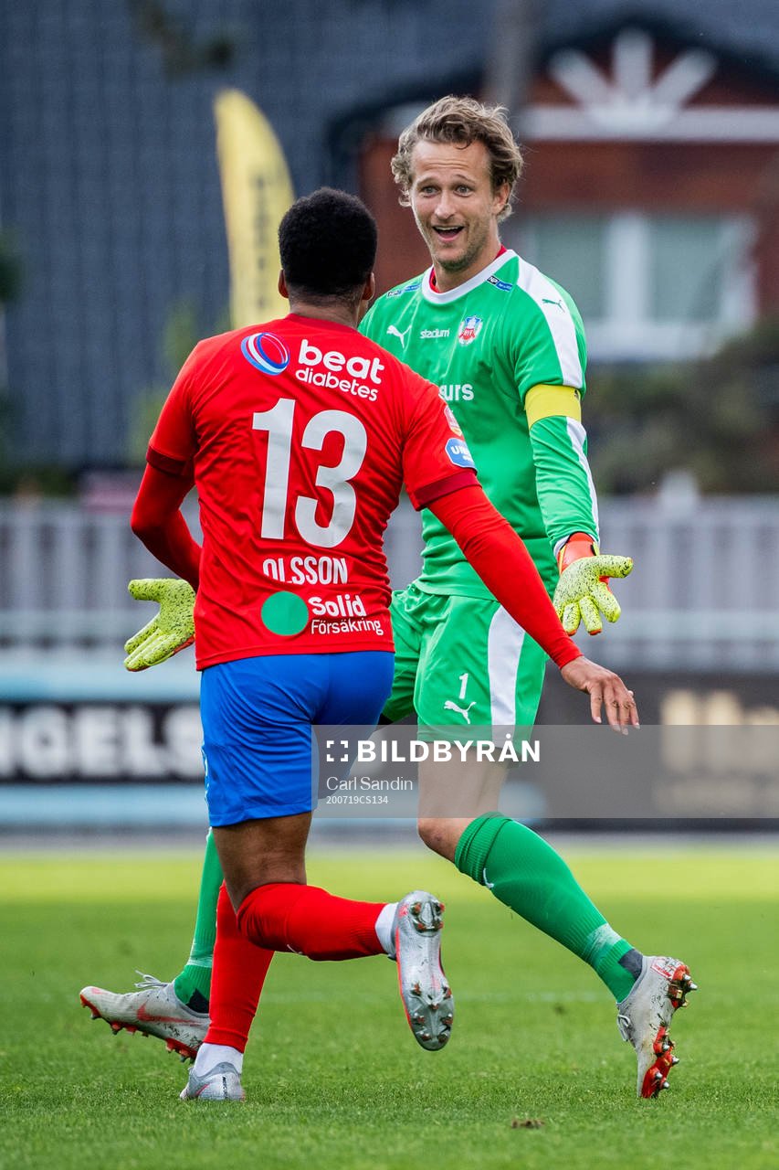Helsingborgs målvakt Anders Lindegaard jublar