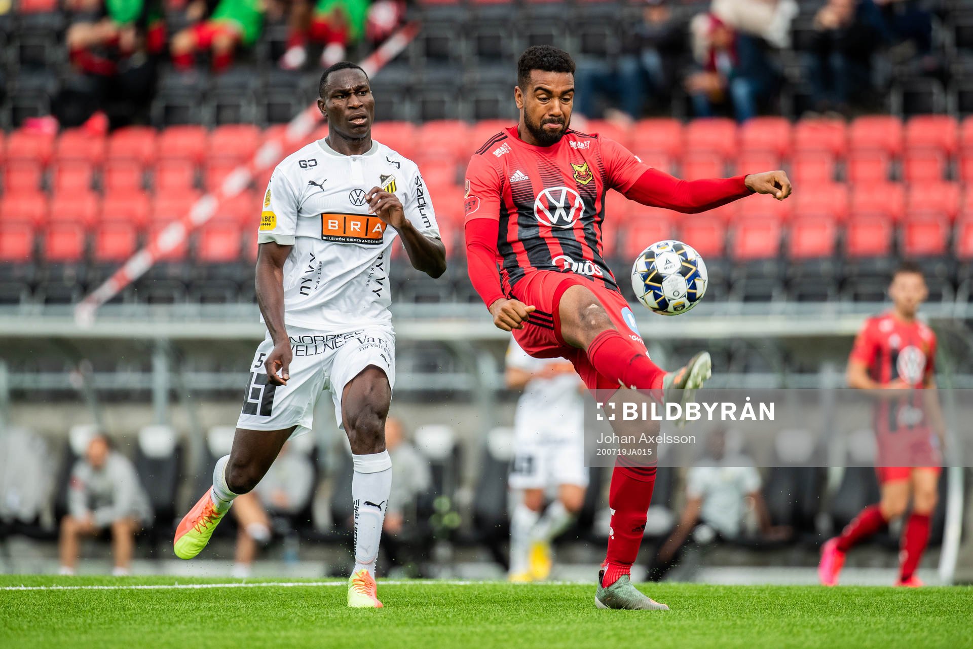 Häckens Godswill Ekpolo och Östersunds Noah Sonko Sundberg