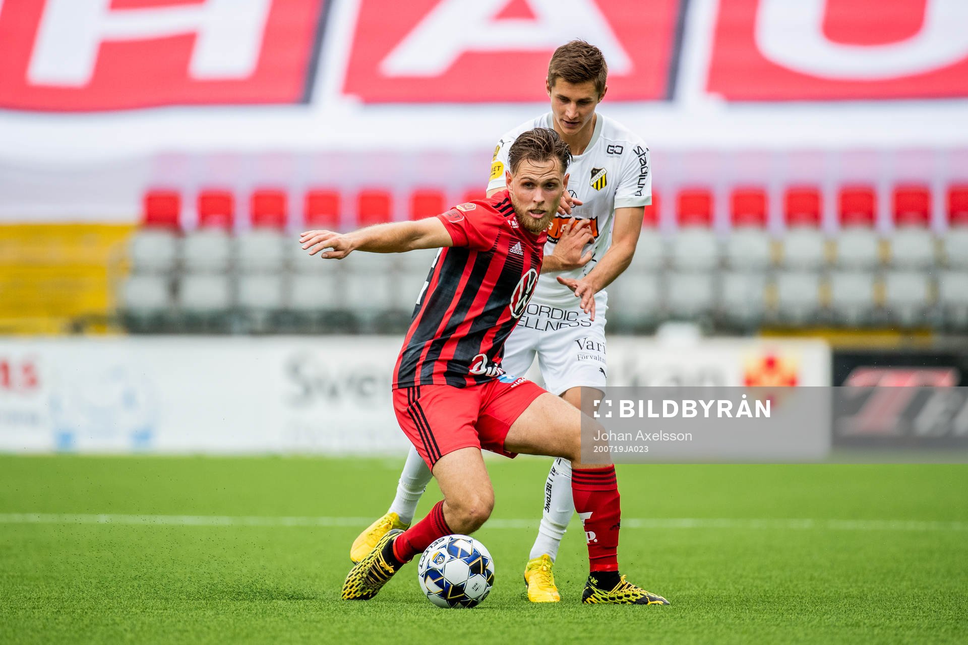 Östersunds Charlie Colkett och Häckens Leo Bengtsson