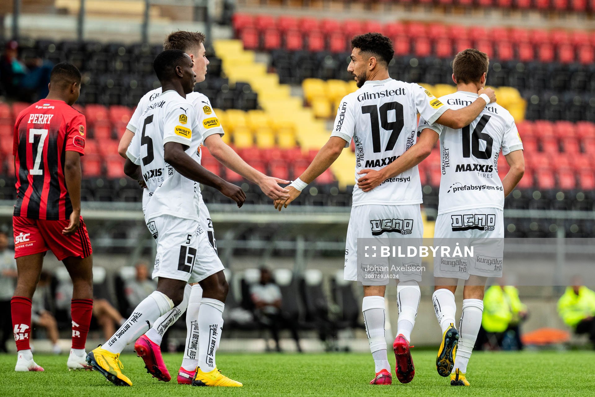 Häckens Leo Bengtsson (h) jublar