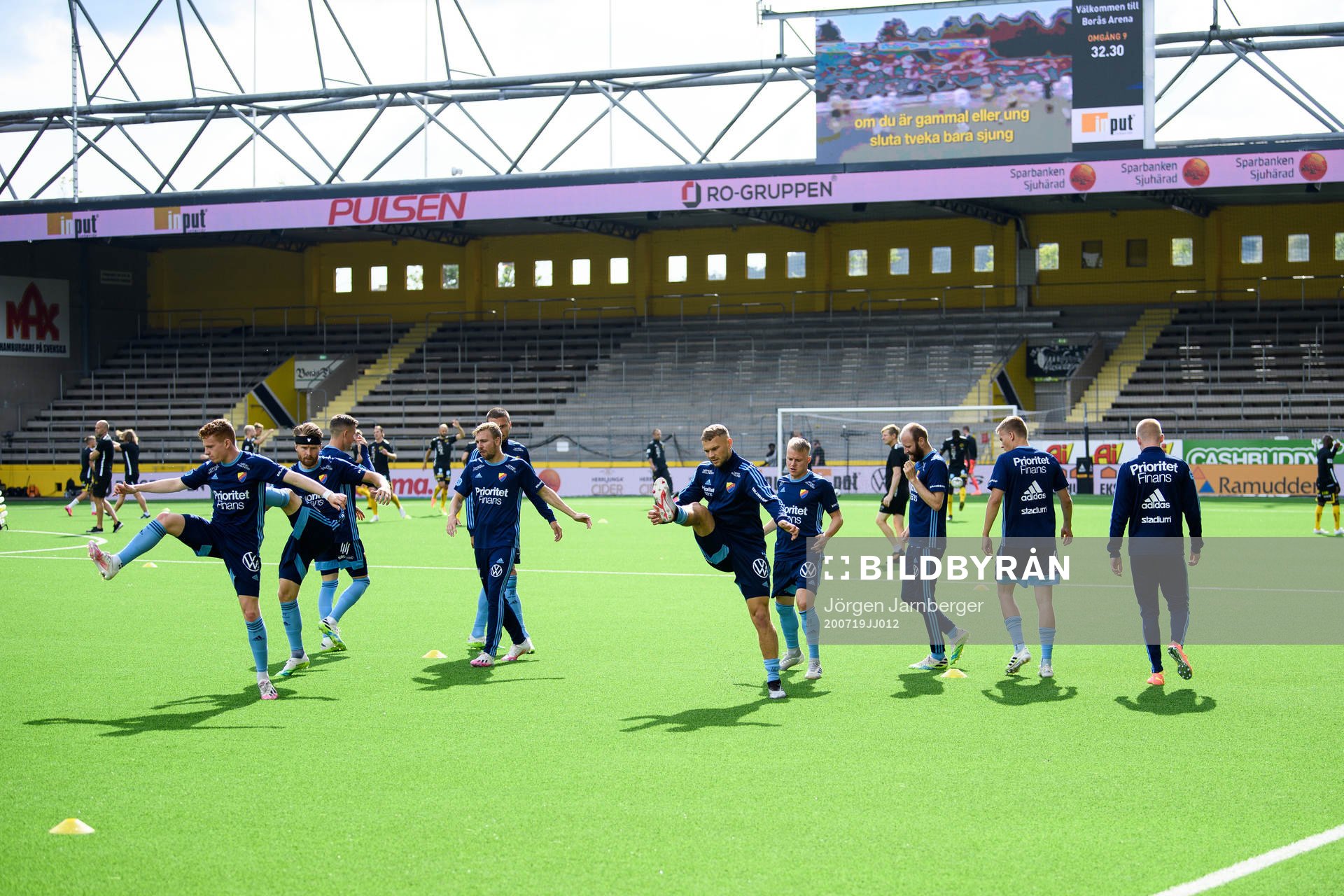 Djurgårdens spelare värmer upp