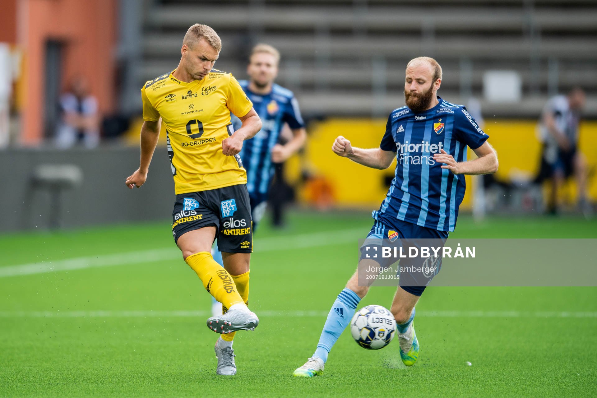 Elfsborgs Gustav Henriksson och Djurgårdens Curtis Edwards