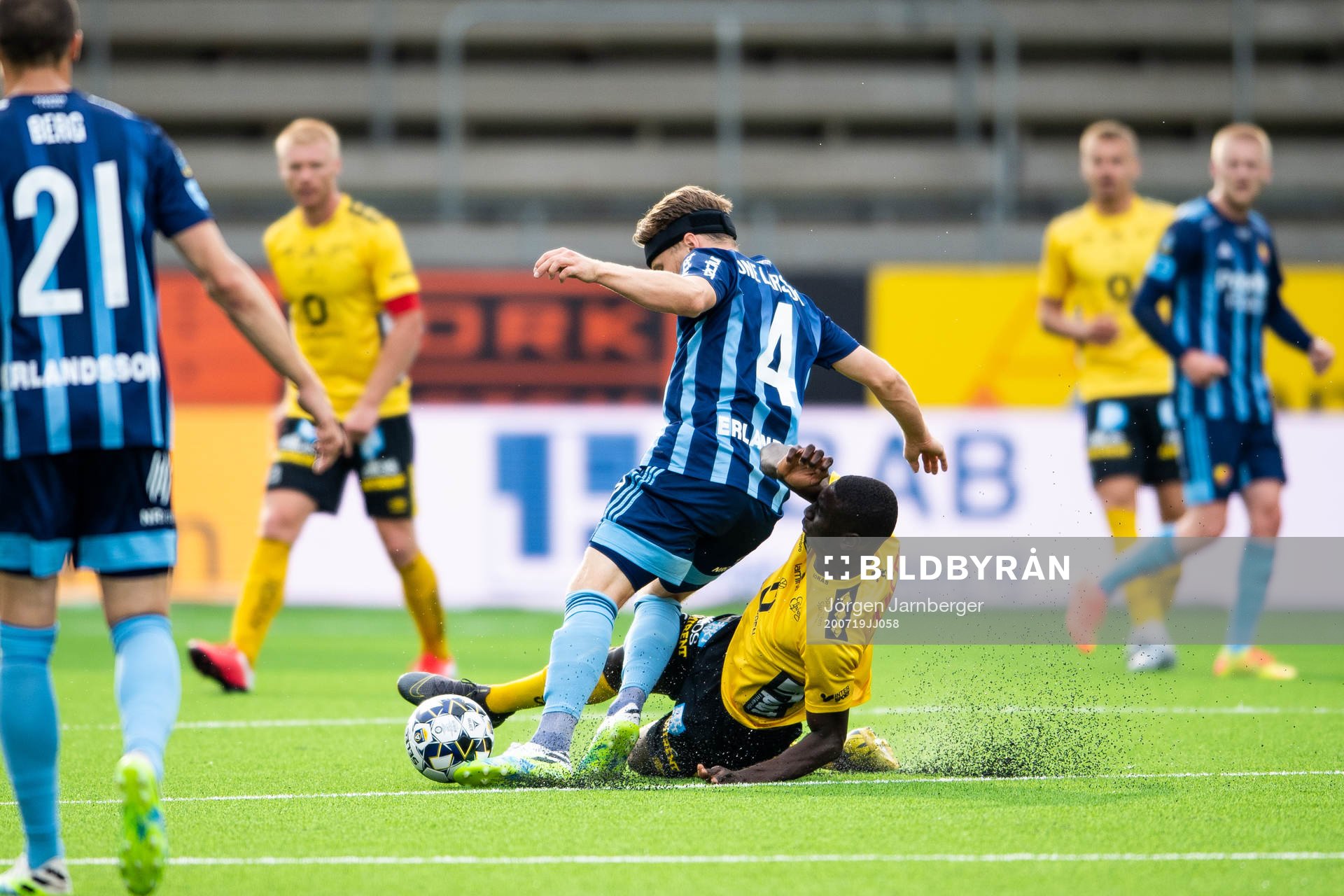 Djurgårdens Jacob Une Larsson och Elfsborgs Marokhy Ndione