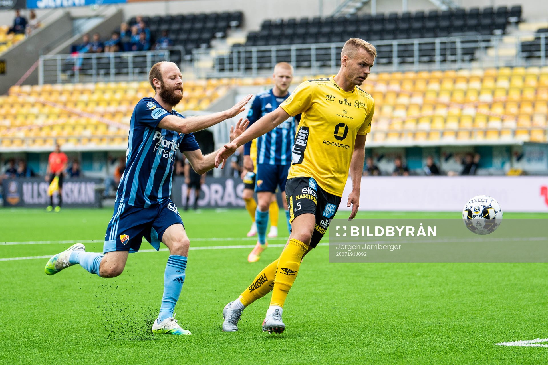 Elfsborgs Gustav Henriksson och Djurgårdens Curtis Edwards