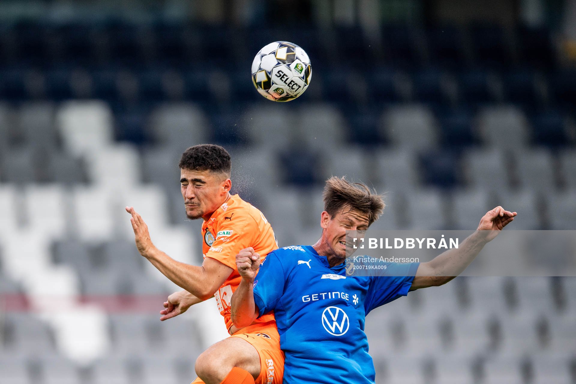 AFC Eskilstunas Ismet Lushaku och Halmstads Dusan Djuric
