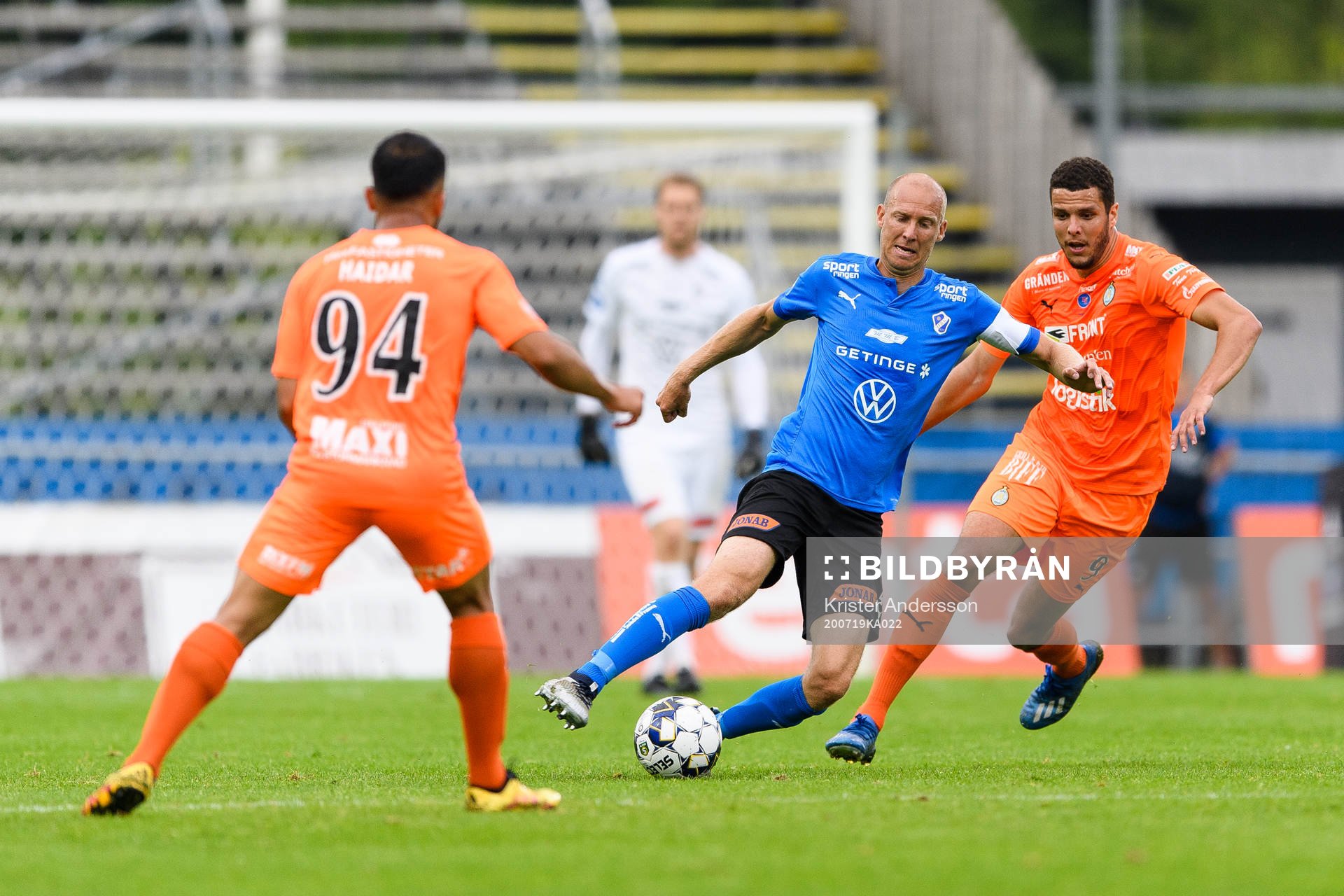 Halmstads Andreas Johansson och AFC Eskilstunas Karim Rossi