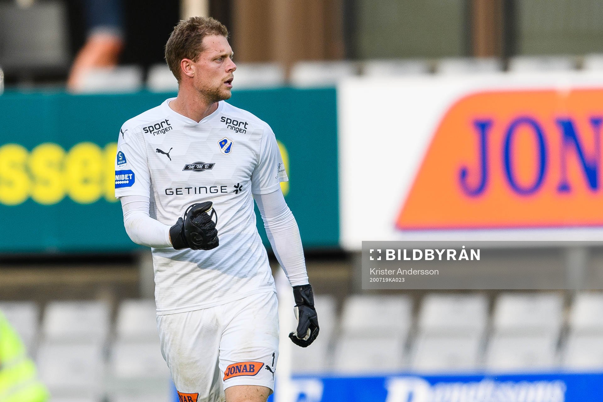 Halmstads målvakt Malkolm Nilsson Säfqvist jublar