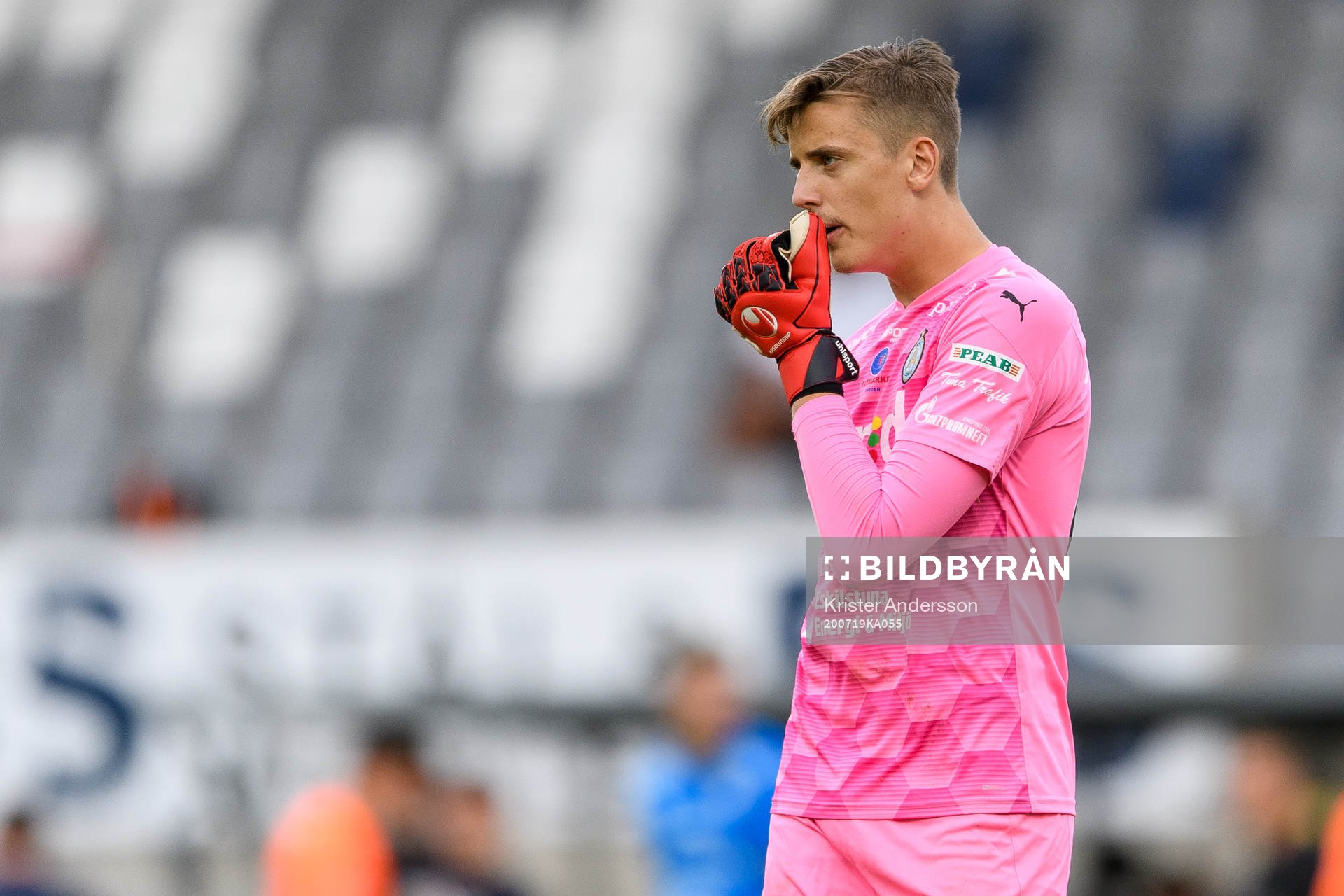 AFC Eskilstunas målvakt Wille Jakobsson deppar