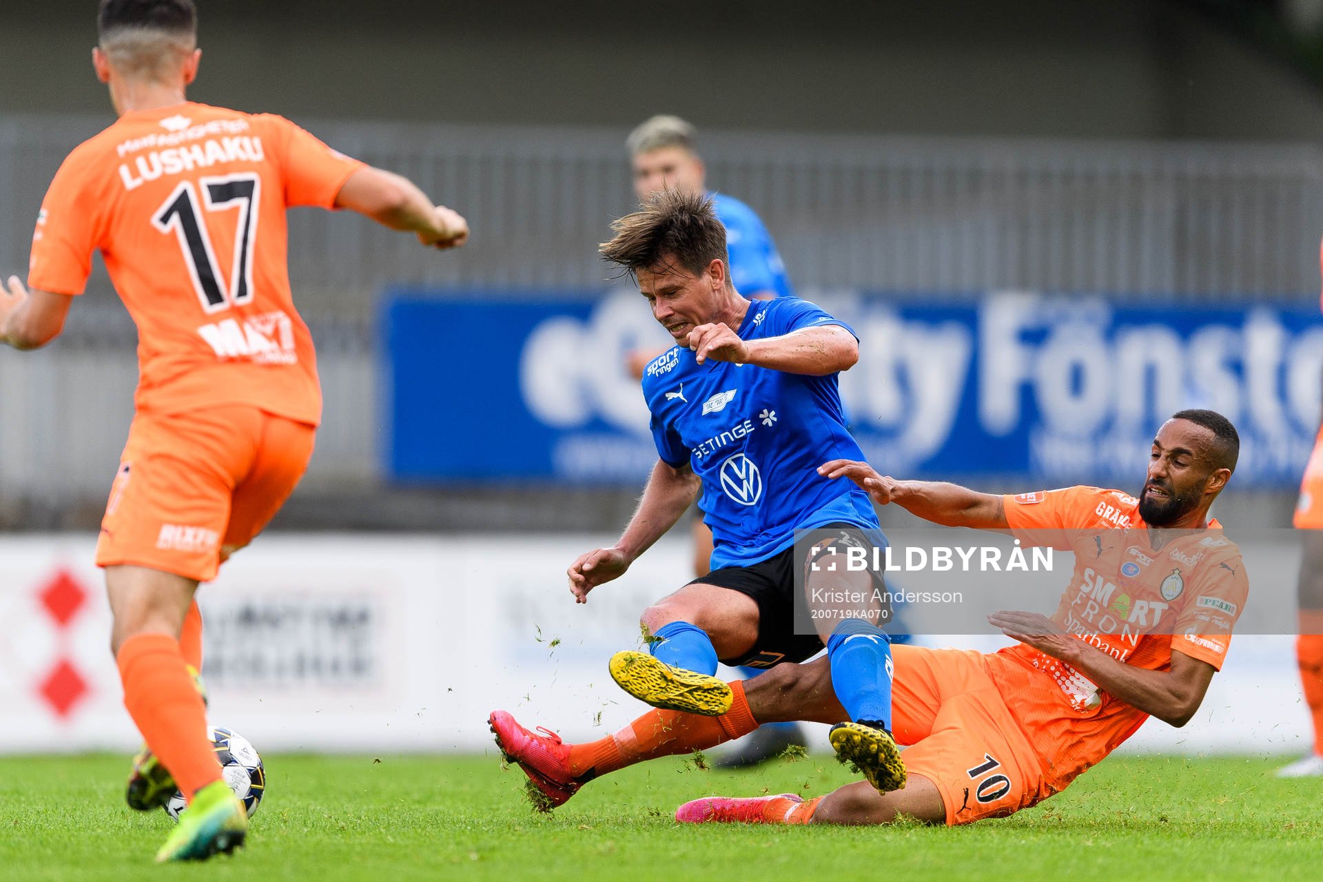 Halmstads Dusan Djuric och AFC Eskilstunas Ferid Ali