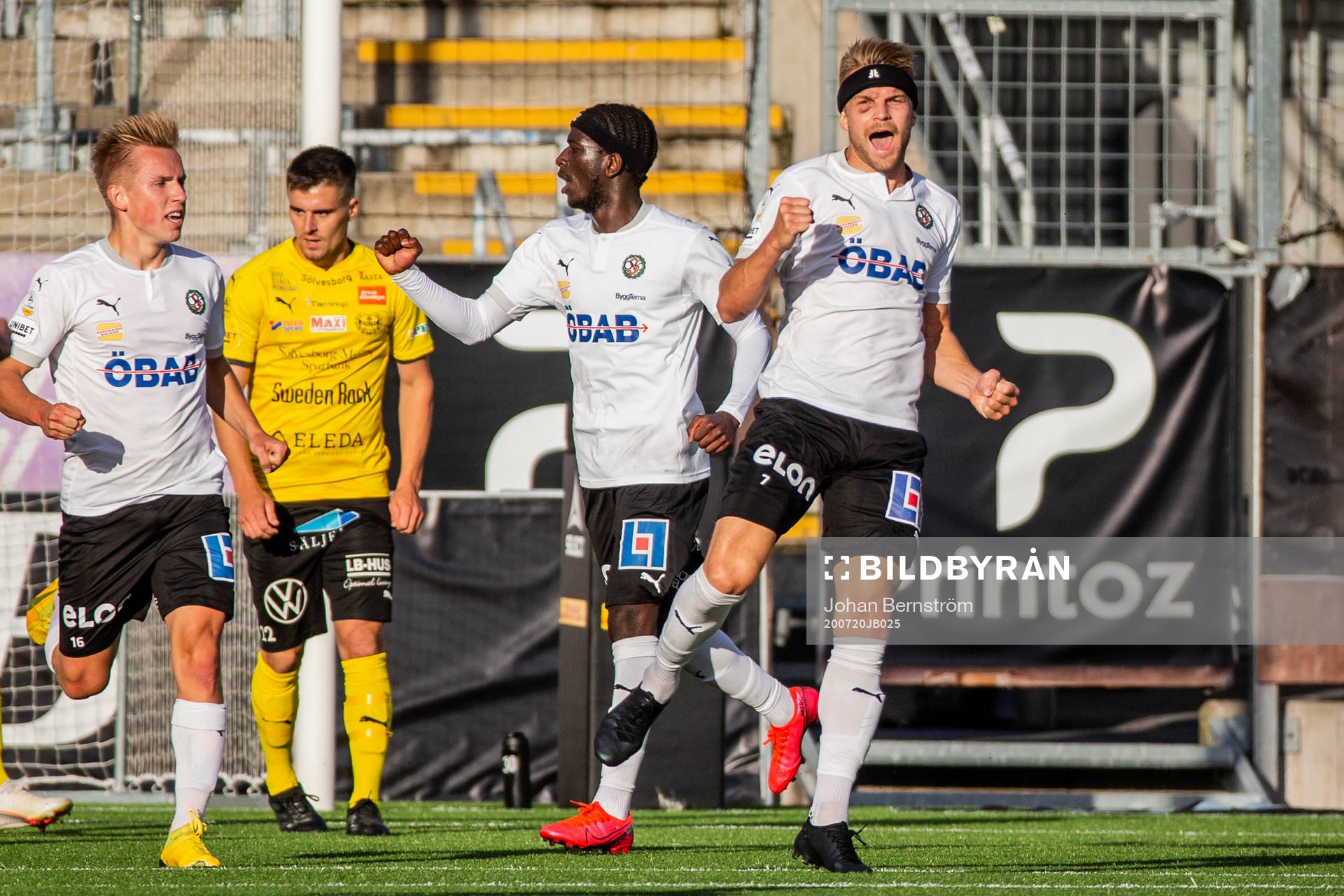 Örebros Erik Björndahl jublar efter 1-1 under fotbollsmatchen i Allsvenskan mellan Örebro och Mjällby den 20 juli 2020 i Örebro.