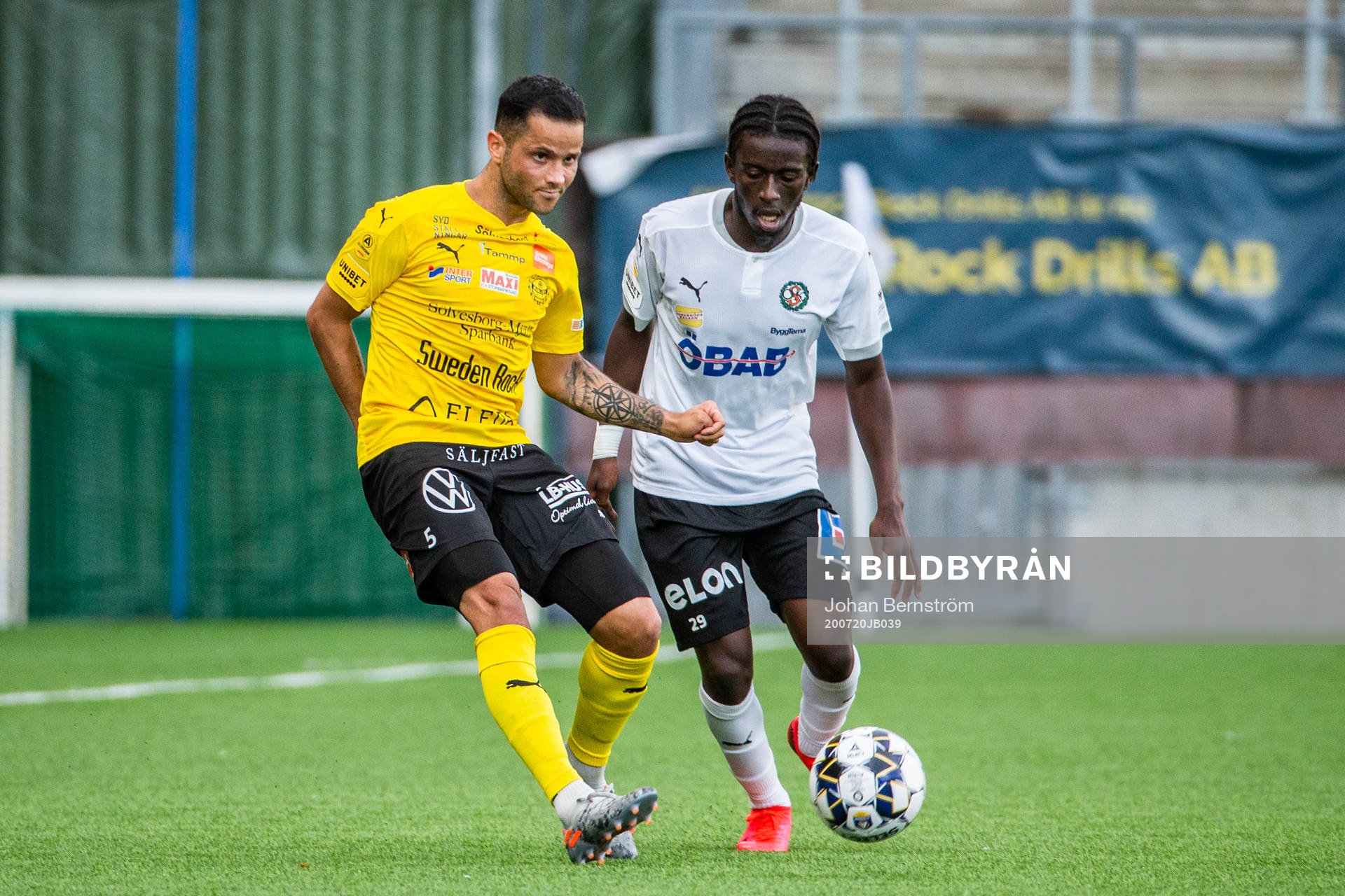 Mjällbys Mohanad Jeahze och Örebros Jack Lahne
