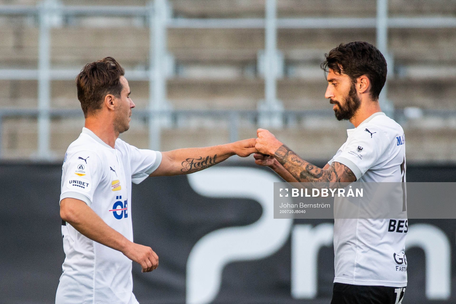 Örebros Nordin Gerzic tar emot kaptensbindeln av Örebros