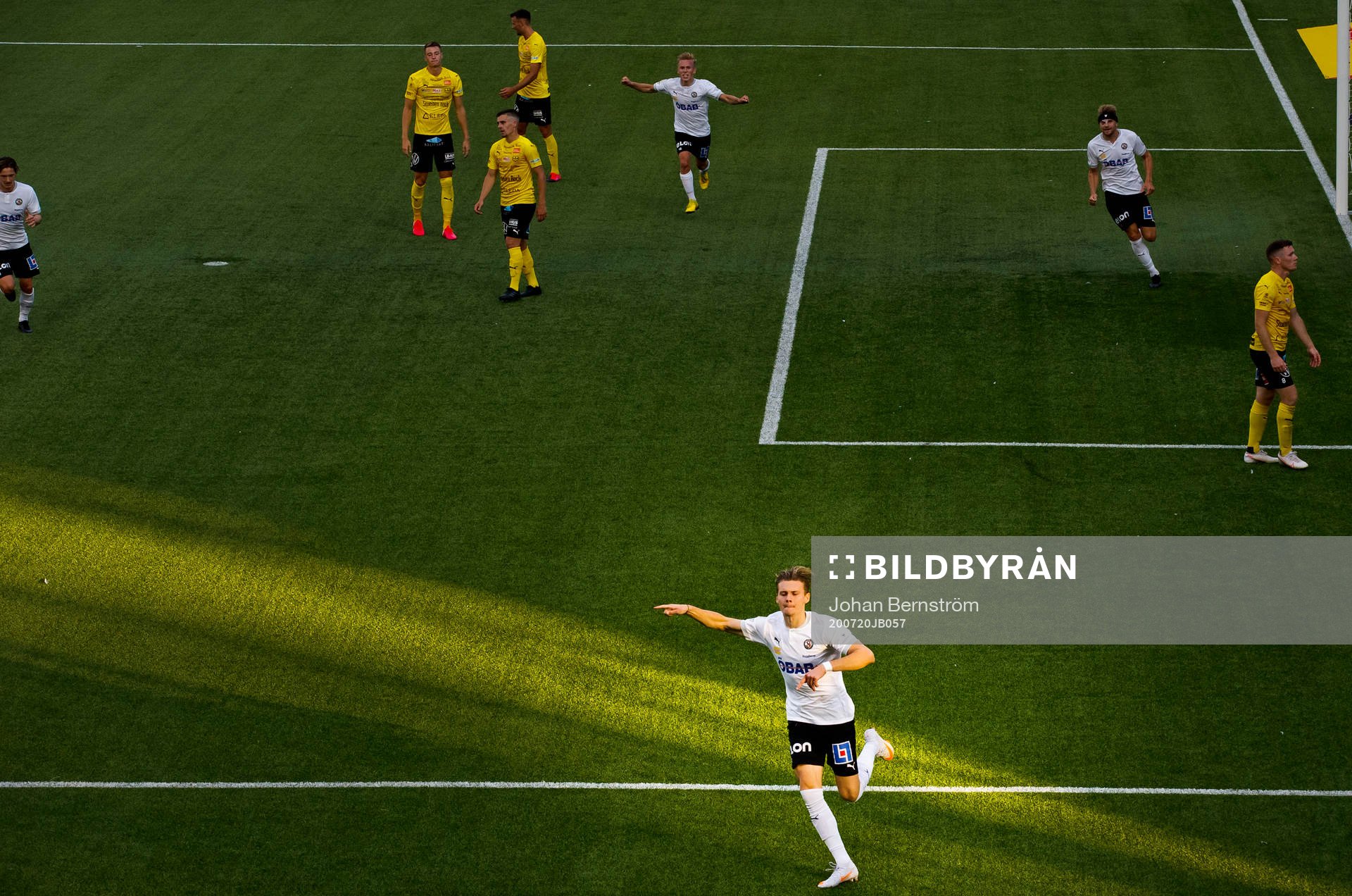 Örebros Jake Larsson gör 3-1 och jublar