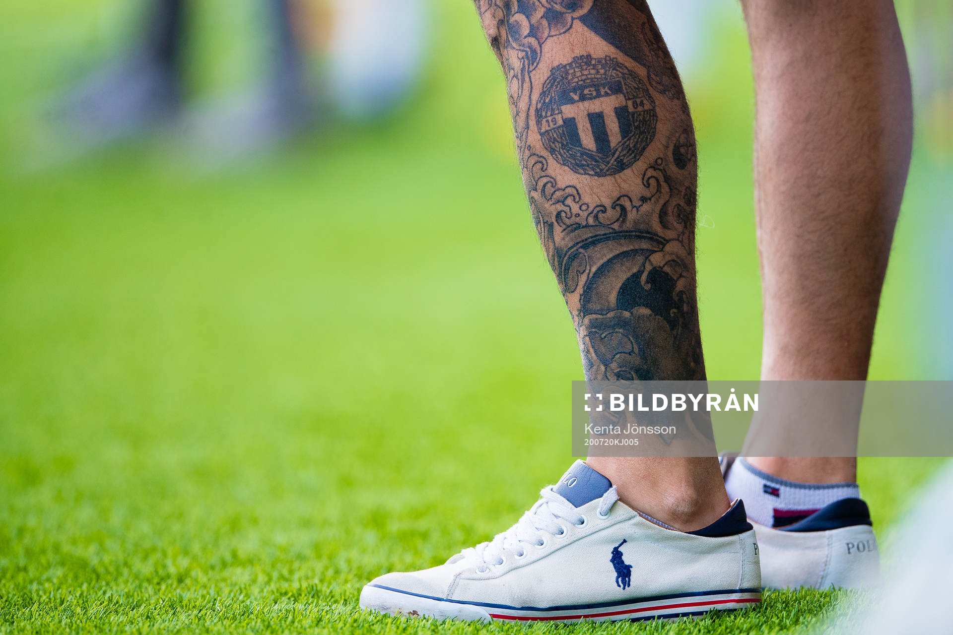 En tatuering med Västerås logotyp
