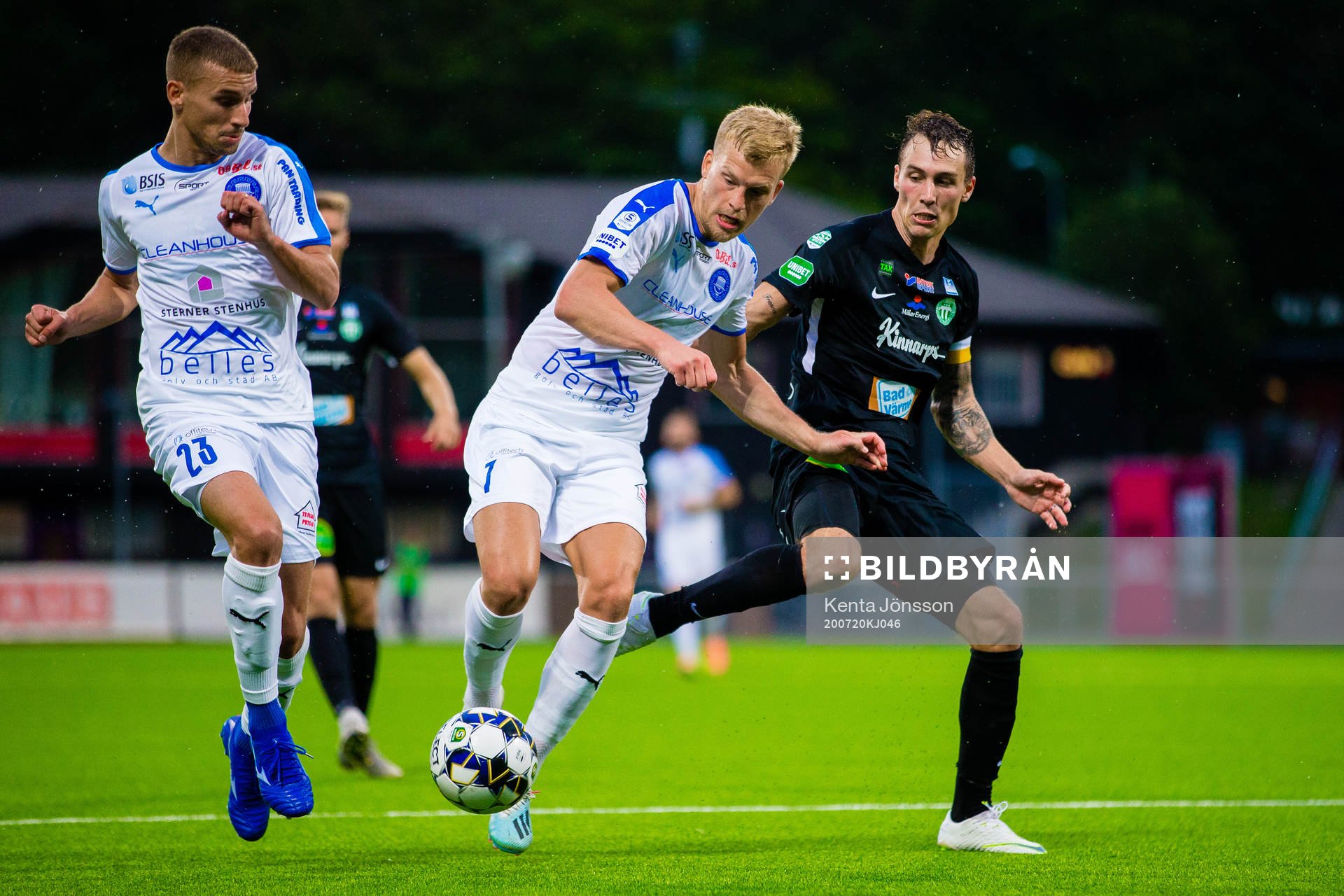 Akropolis Lamine Nekrouf och Jens Jacobsson i kamp om bollen med Västerås Filip Tronet under fotbollsmatchen i Superettan mellan Akropolis och Västerås SK den 20 juli 2020 i Stockholm.