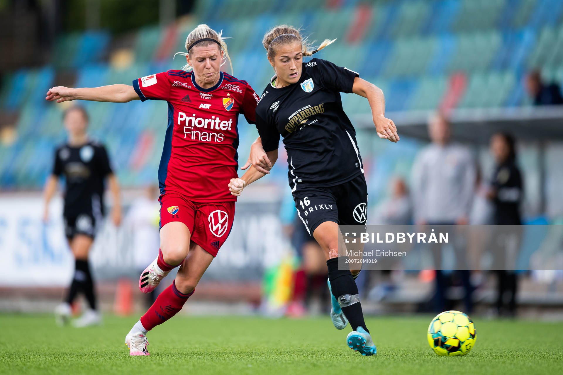 Djurgårdens Olivia Schough och Göteborgs Filippa Angeldal