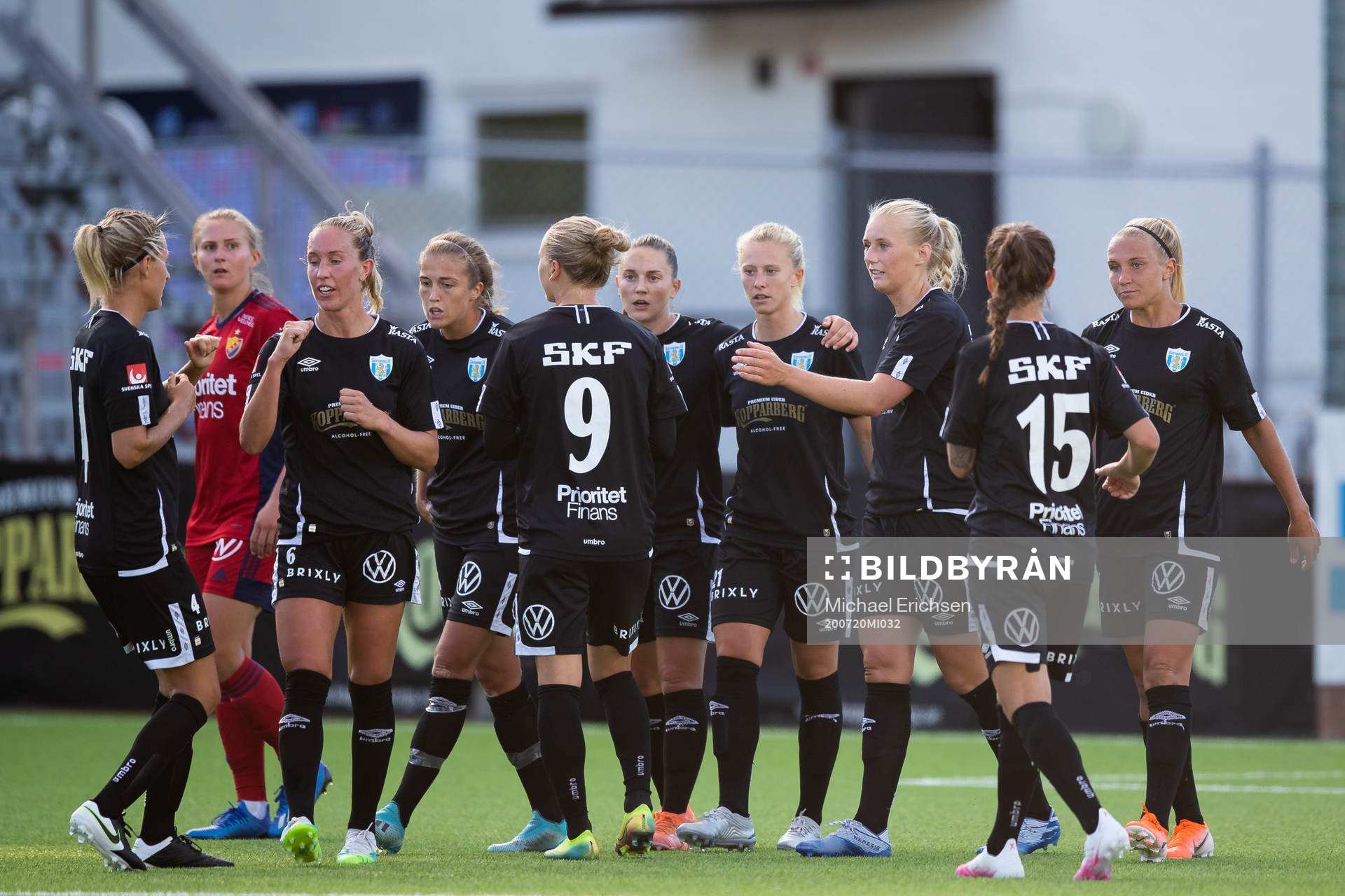 Göteborgs Julia Roddar jublar med lagkamrater