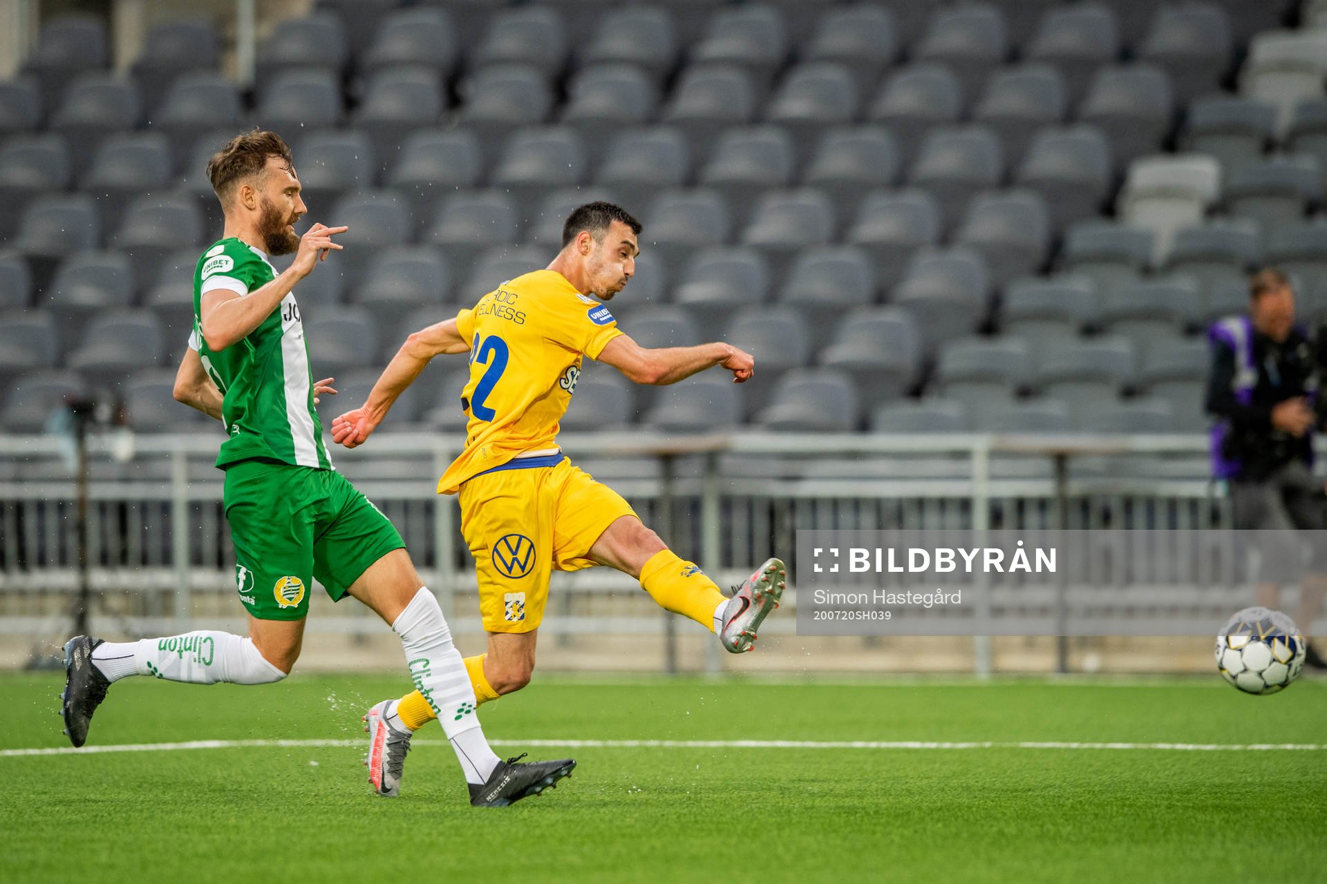 Hammarbys Simon Sandberg och IFK Göteborgs Giorgi