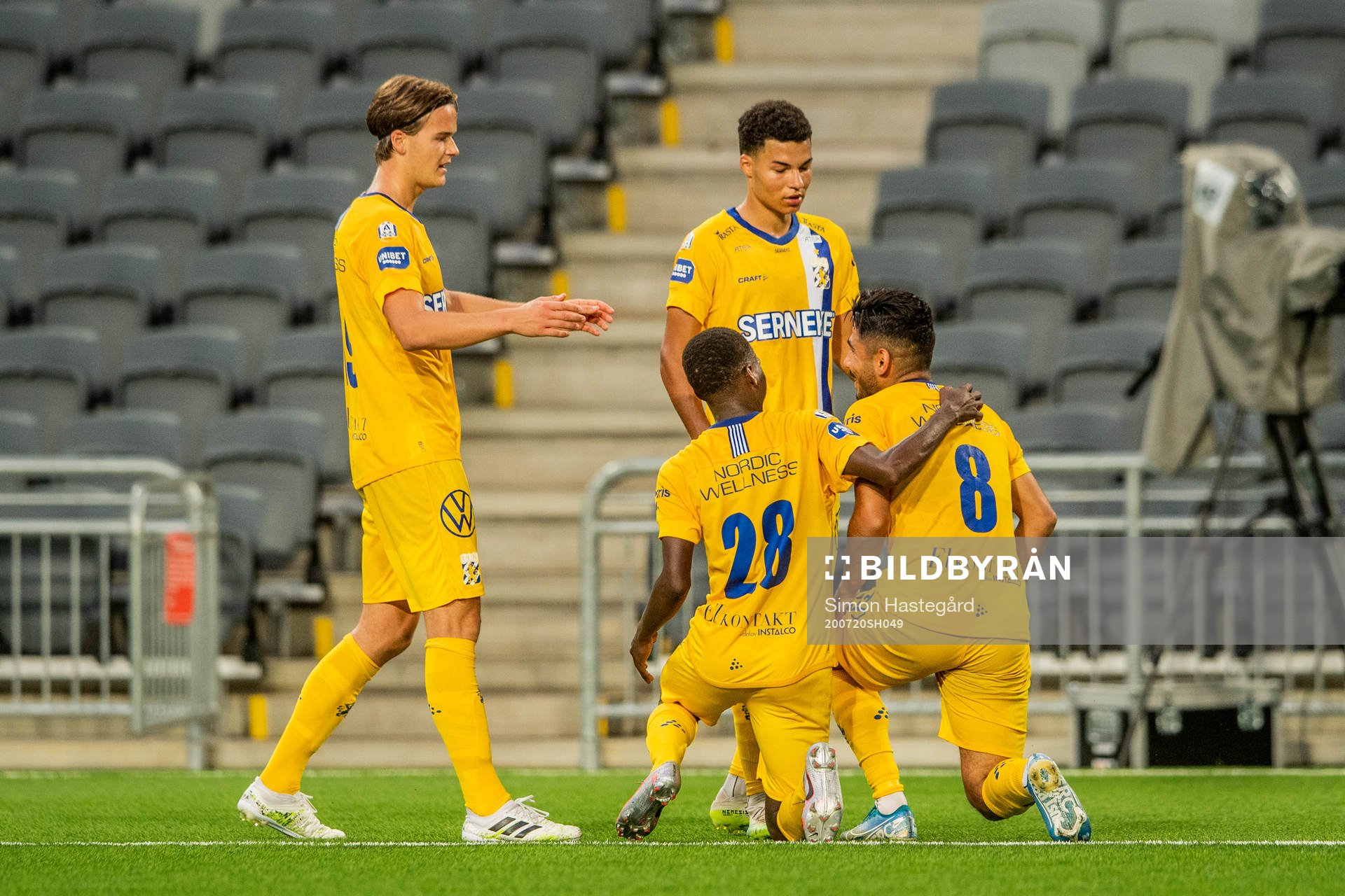 IFK Göteborgs Hosam Aiesh jublar med lagkamrater efter 1-1 under fotbollsmatchen i Allsvenskan mellan Hammarby och IFK Göteborg den 20 juli 2020 i Stockholm.