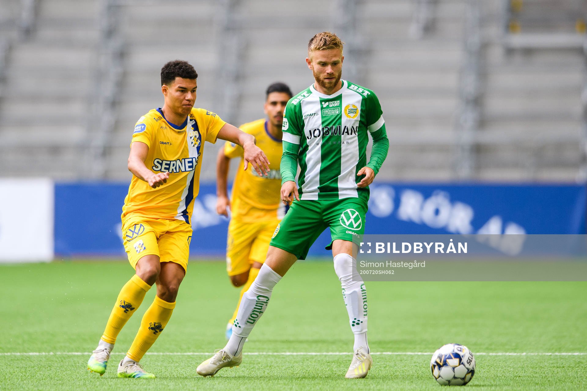 IFK Göteborgs Alexander Jallow och Hammarbys Dennis Widgren