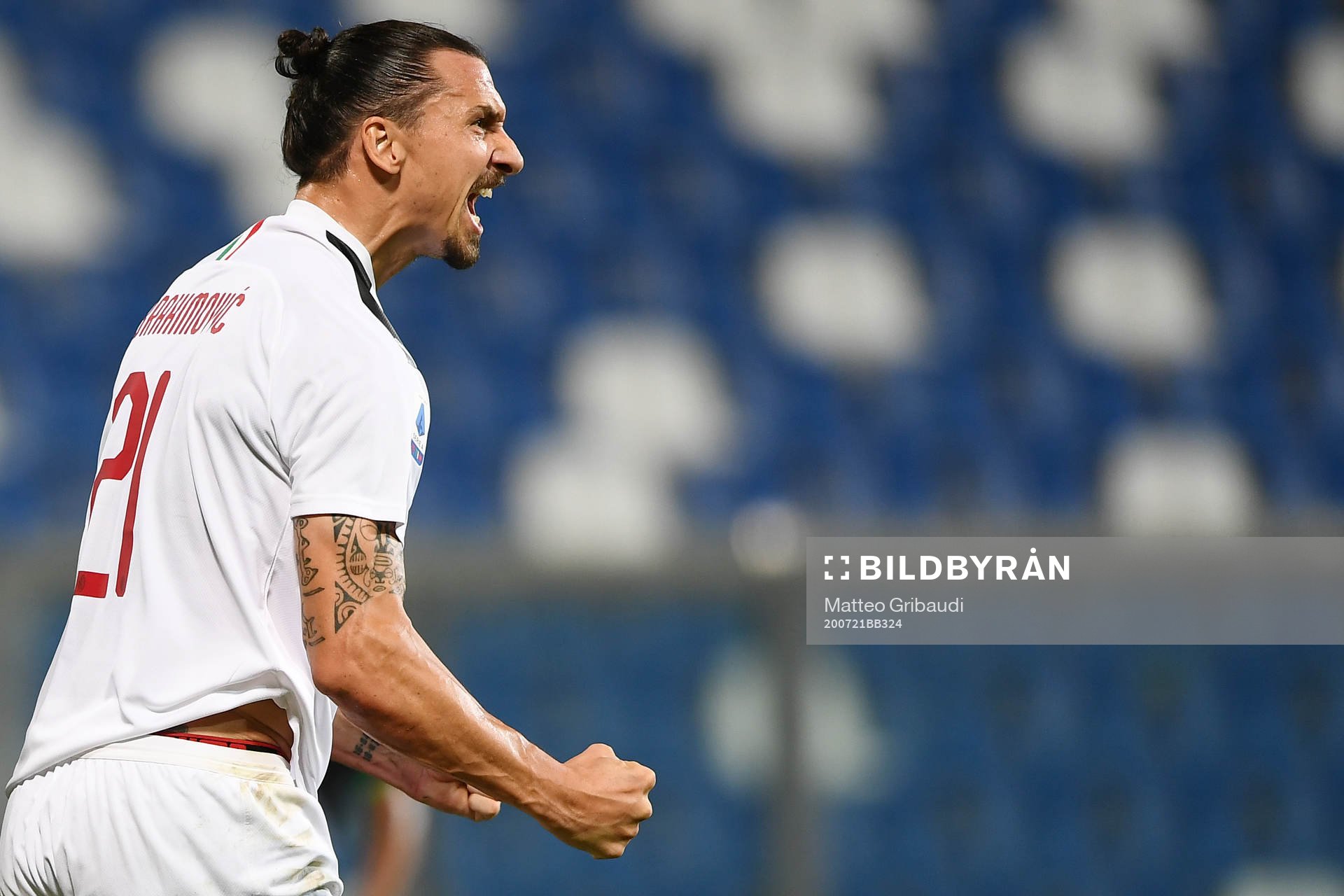Zlatan Ibrahimovic of AC Milan celebrates