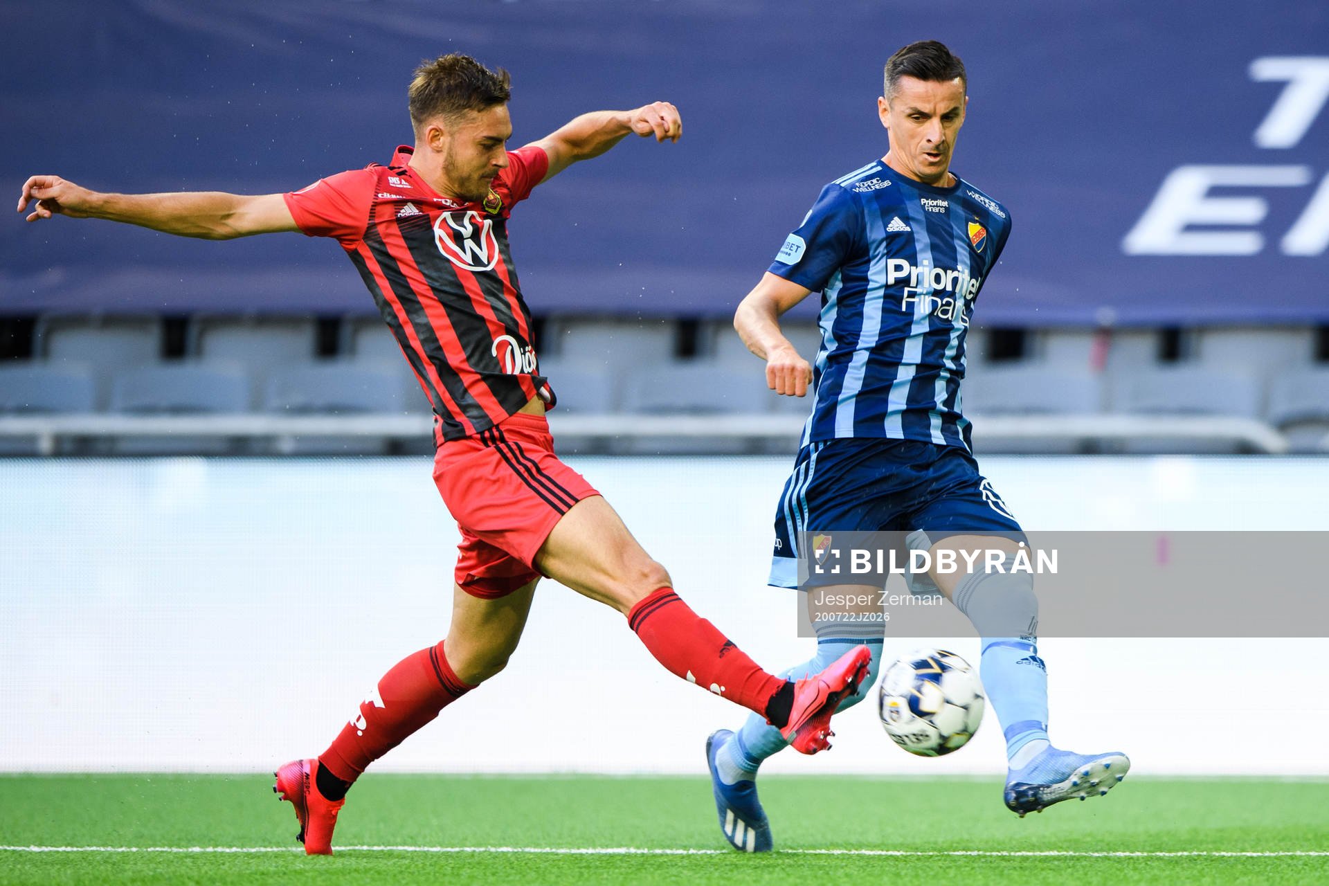 Östersunds Felix Hörberg och Djurgårdens Haris Radetinac