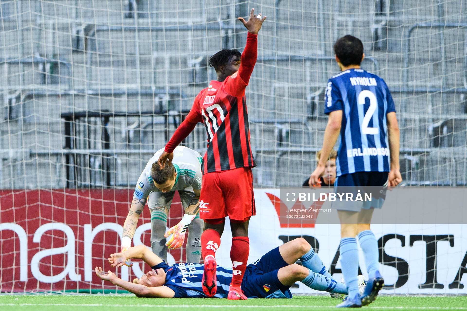 Djurgårdens Jonathan Augustinsson har ont