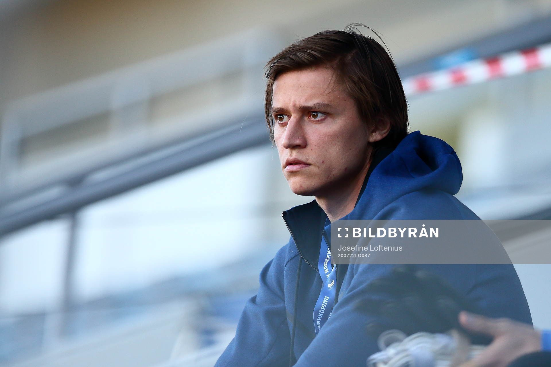 IFK Norrköpings Simon Thern på läktaren