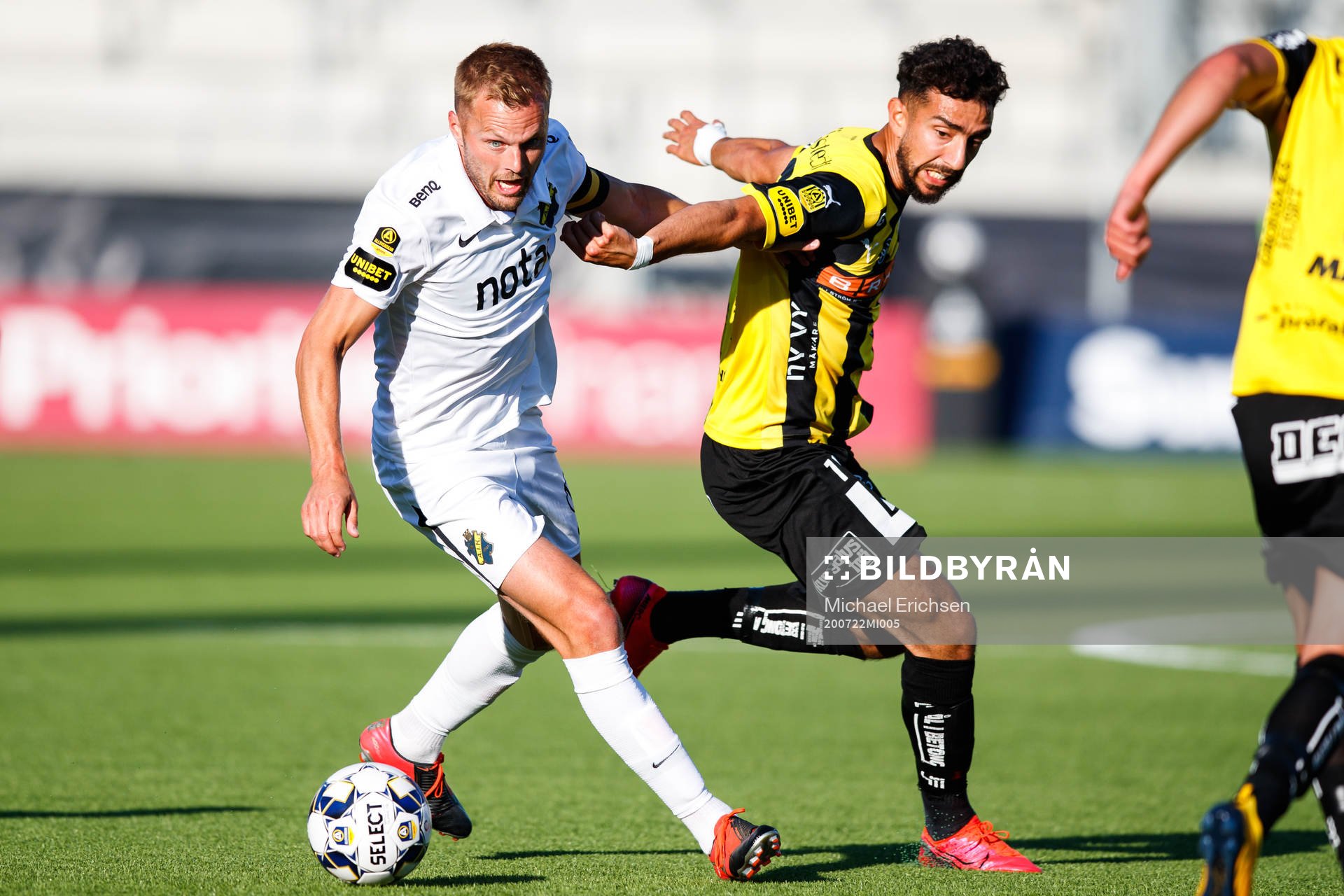 s Sebastian Larsson och Häckens Daleho Irandust