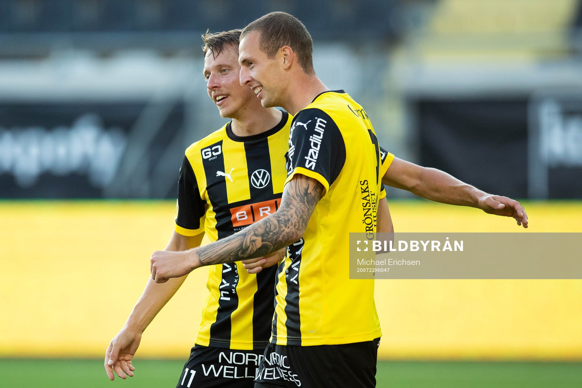 Häckens Gustaf Nilsson jublar ihop med Viktor Lundberg