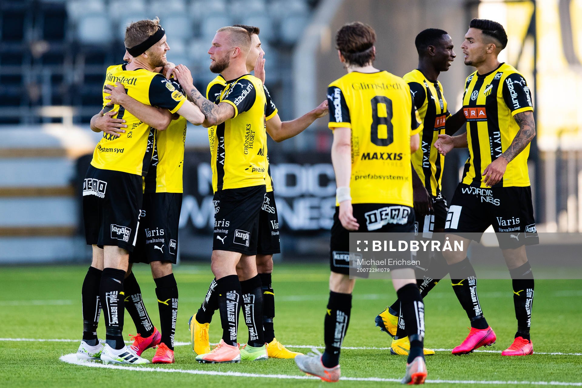 Häckens Ali Youssef jublar med lagkamrater