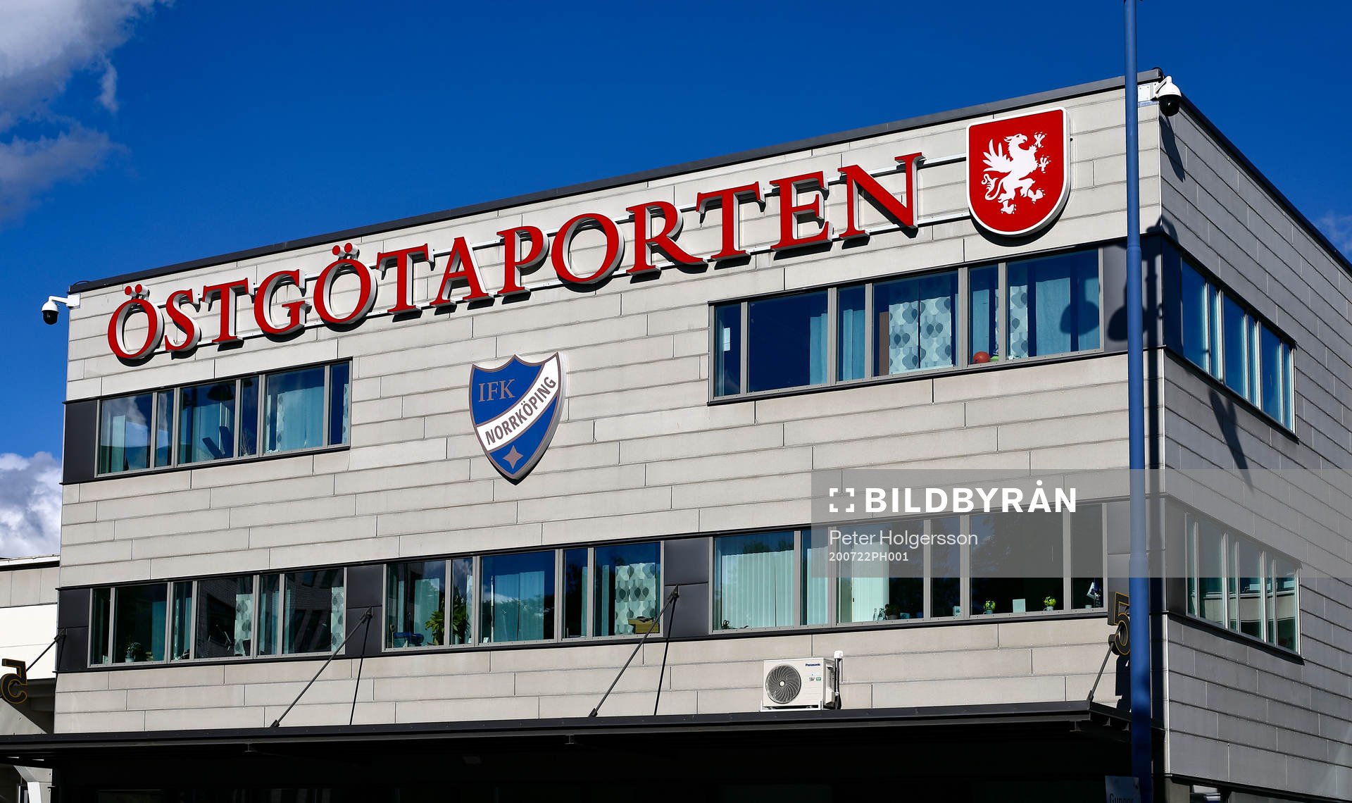 Östgötaporten före fotbollsmatchen i Allsvenskan mellan