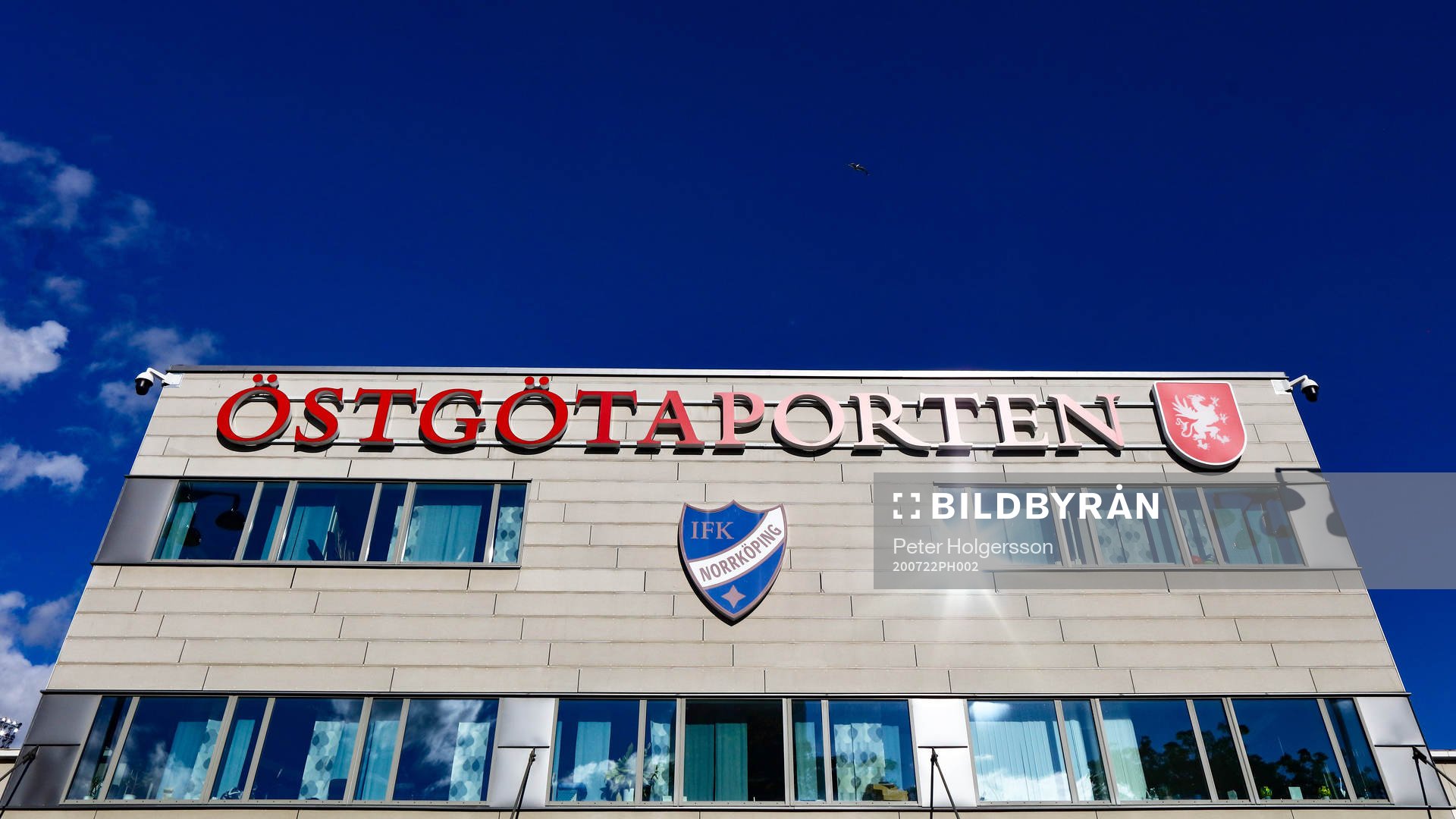 Östgötaporten före fotbollsmatchen i Allsvenskan mellan