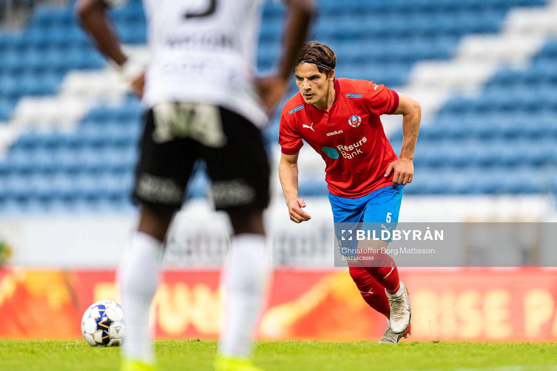 Helsingborgs Brandur Hendriksson med en frispark