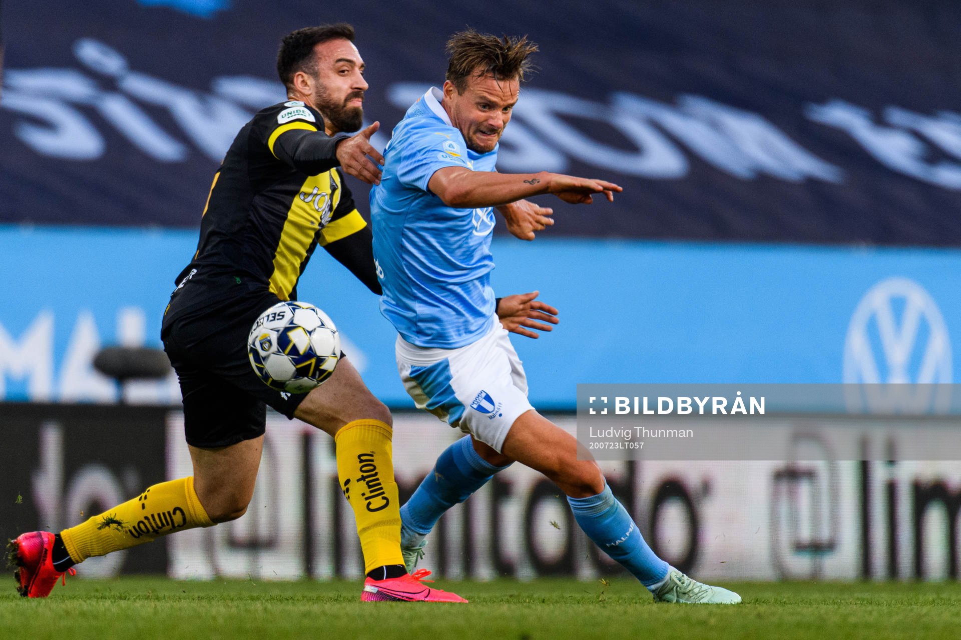 Hammarbys Abdul Khalili och Malmö FFs Eric Larsson